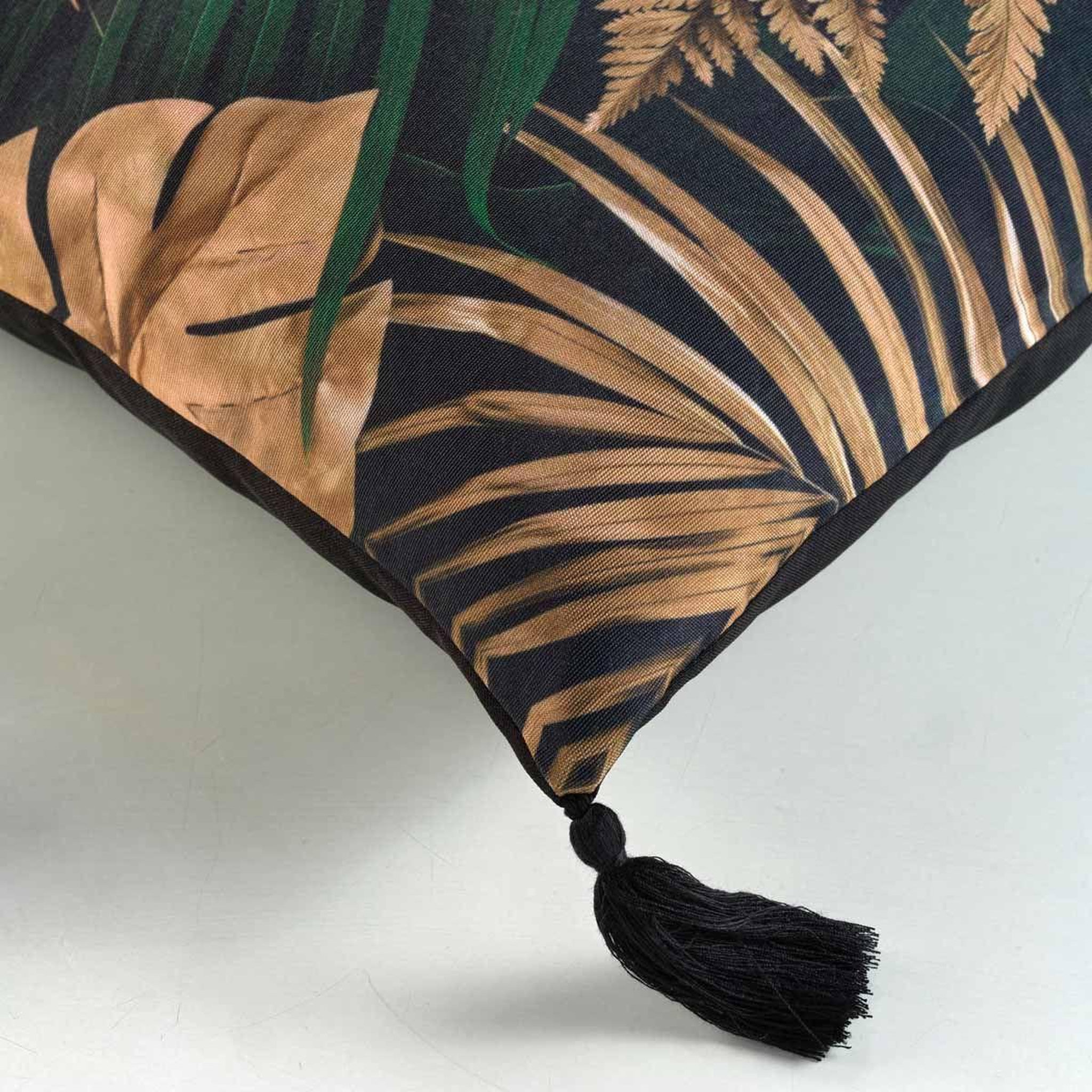 Voir la diapositive 3 : Douceur d'Intérieur Coussin déco imprimé  folidor  45x45cm noir & or