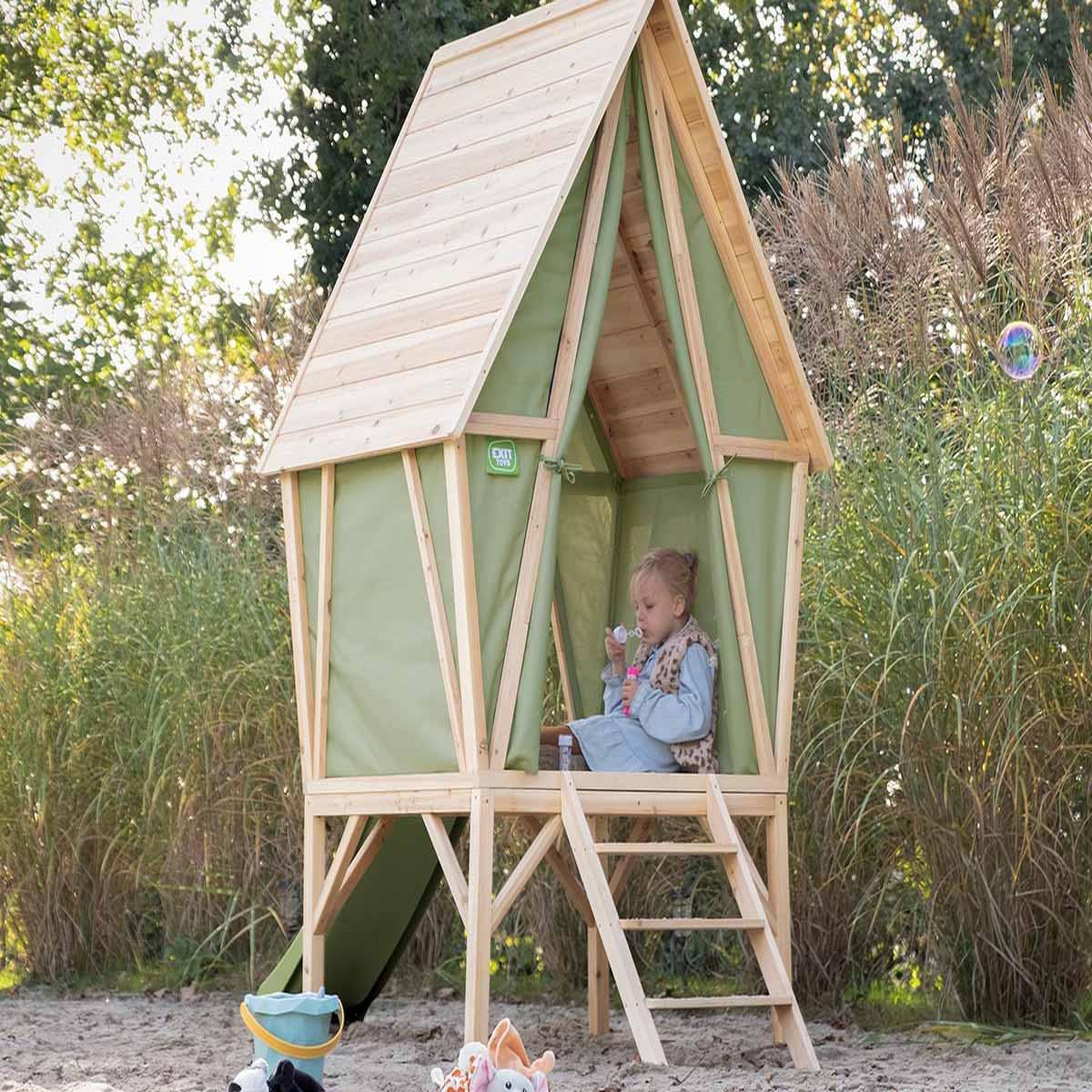 Voir la diapositive 4 : EXIT TOYS Maisonnette en bois pour enfants yuki 300 - exit toys