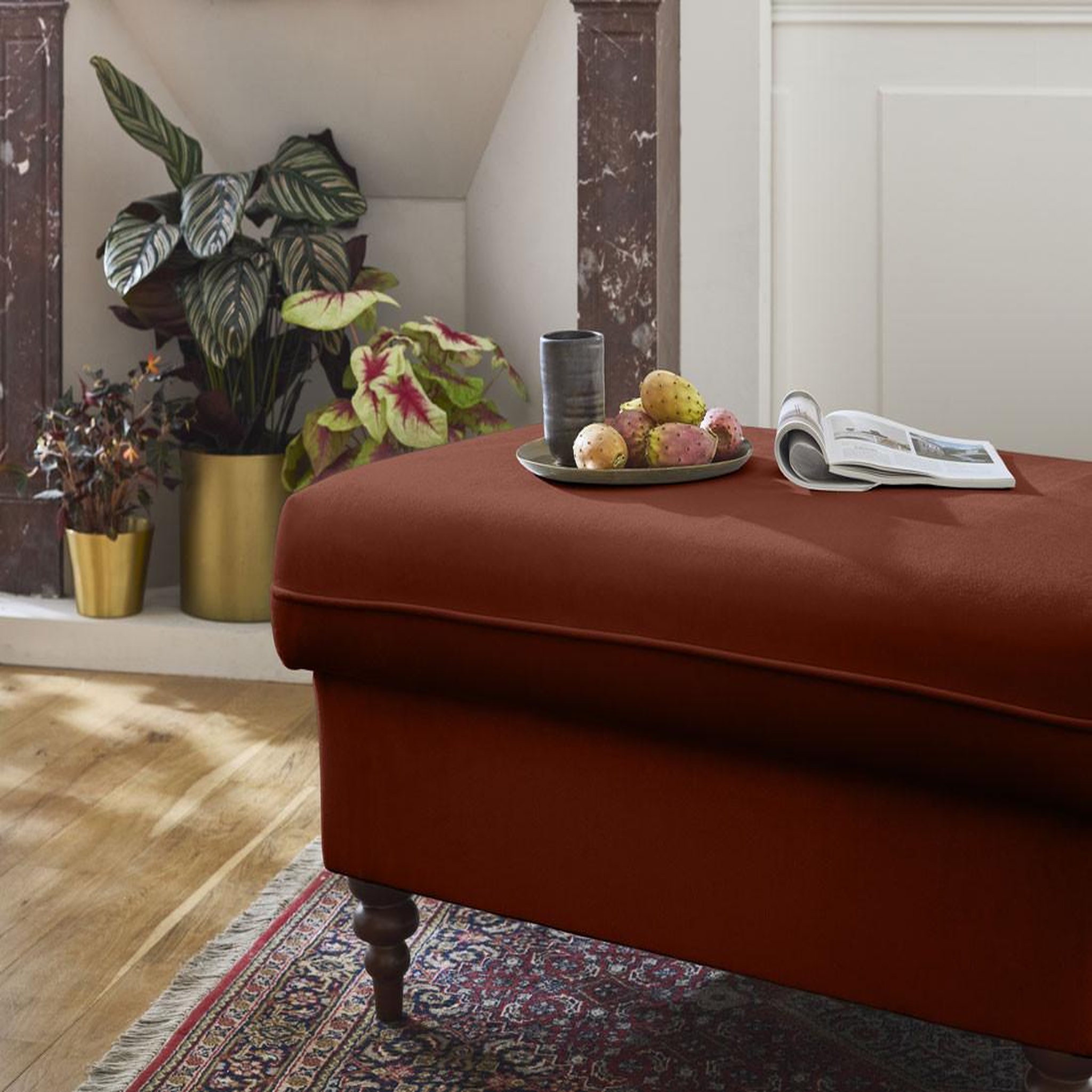 Voir la diapositive 3 : BEST MOBILIER Flamingo - pouf en velours