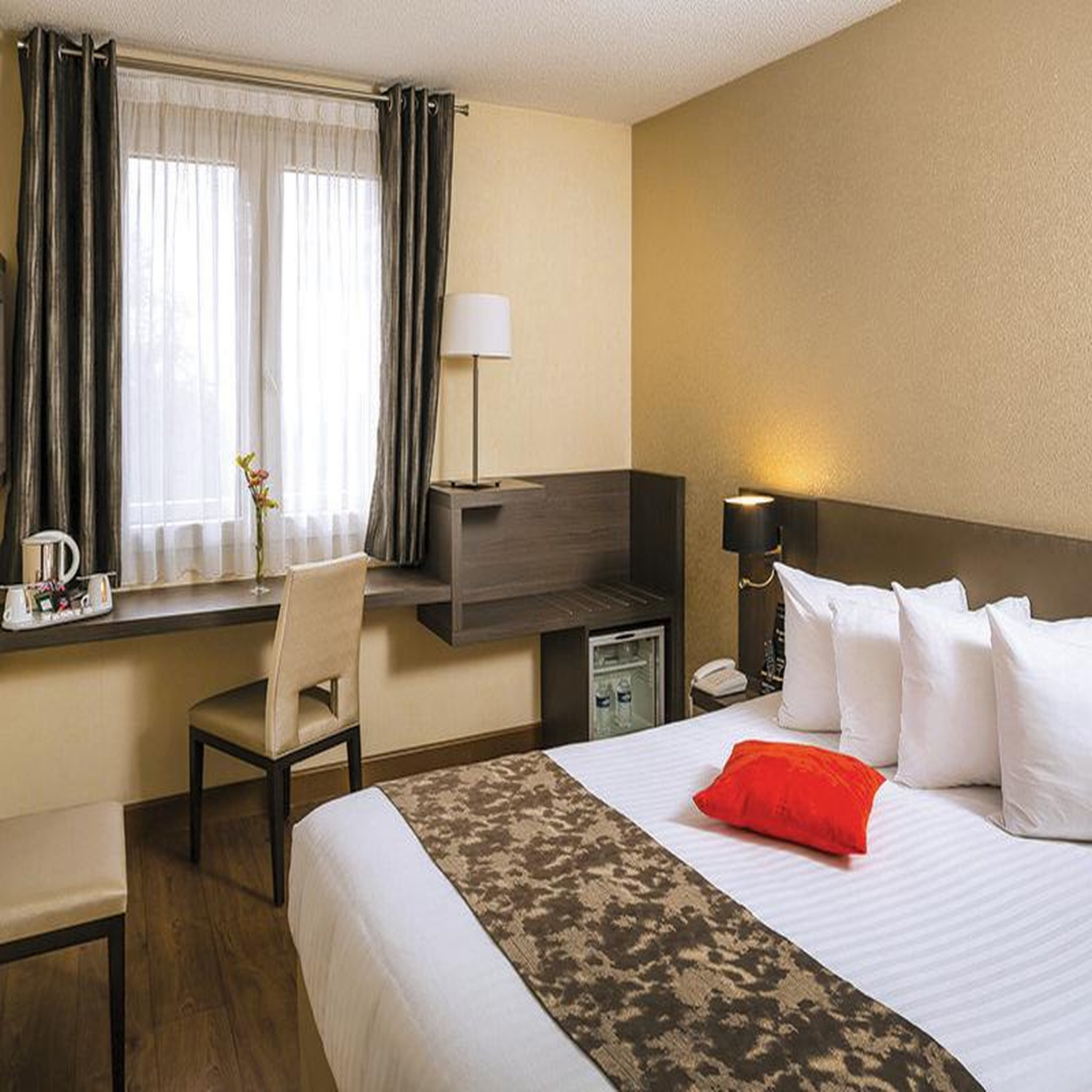 Voir la diapositive 2 : Smartbox Séjour de 2 jours à l'hôtel 4* best western de grasse avec moment bien-être - coffret cadeau séjour