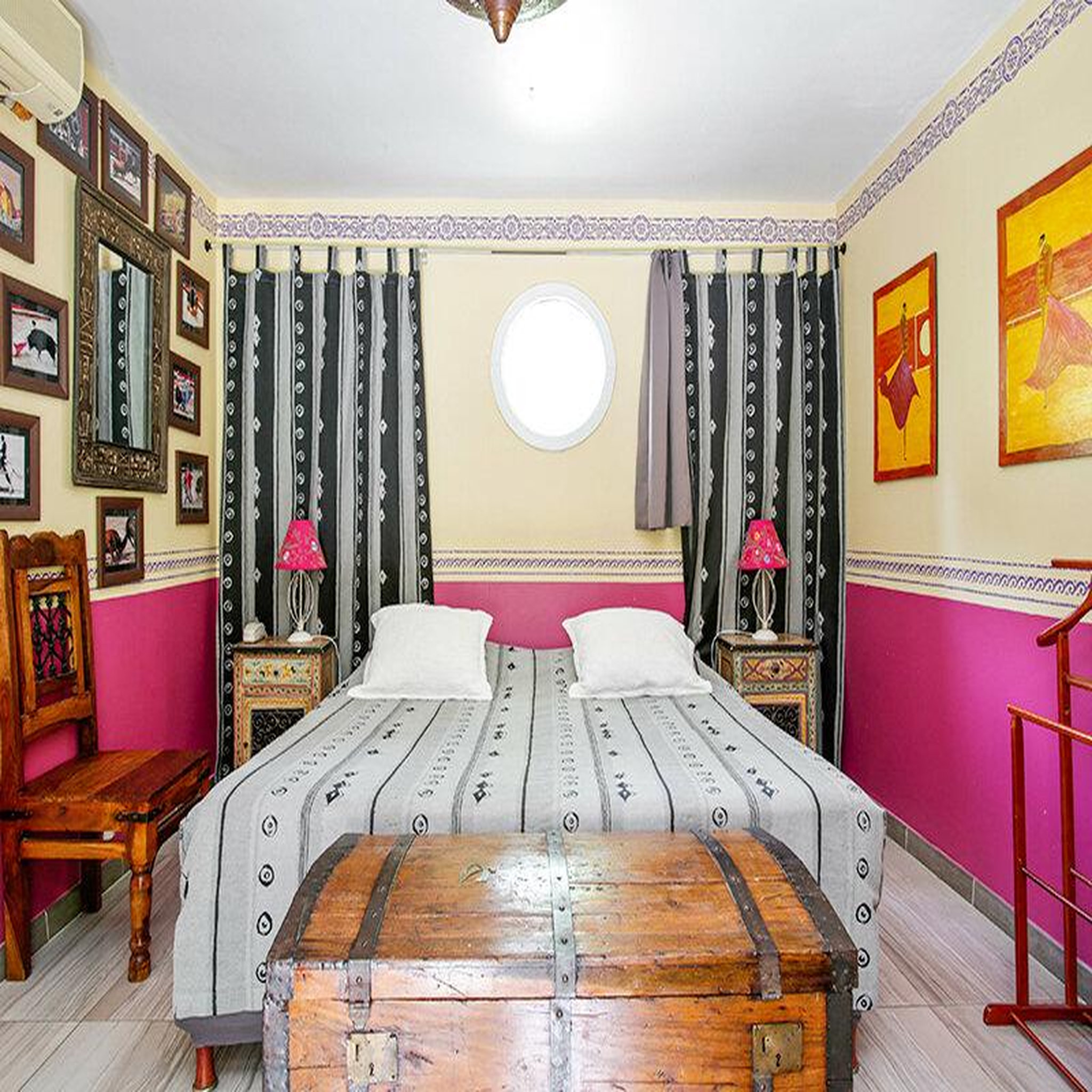 Voir la diapositive 2 : Smartbox 3 jours bien-être en hôtel de charme 4* à Arles avec accès privatif au hammam - Coffret Cadeau Séjour