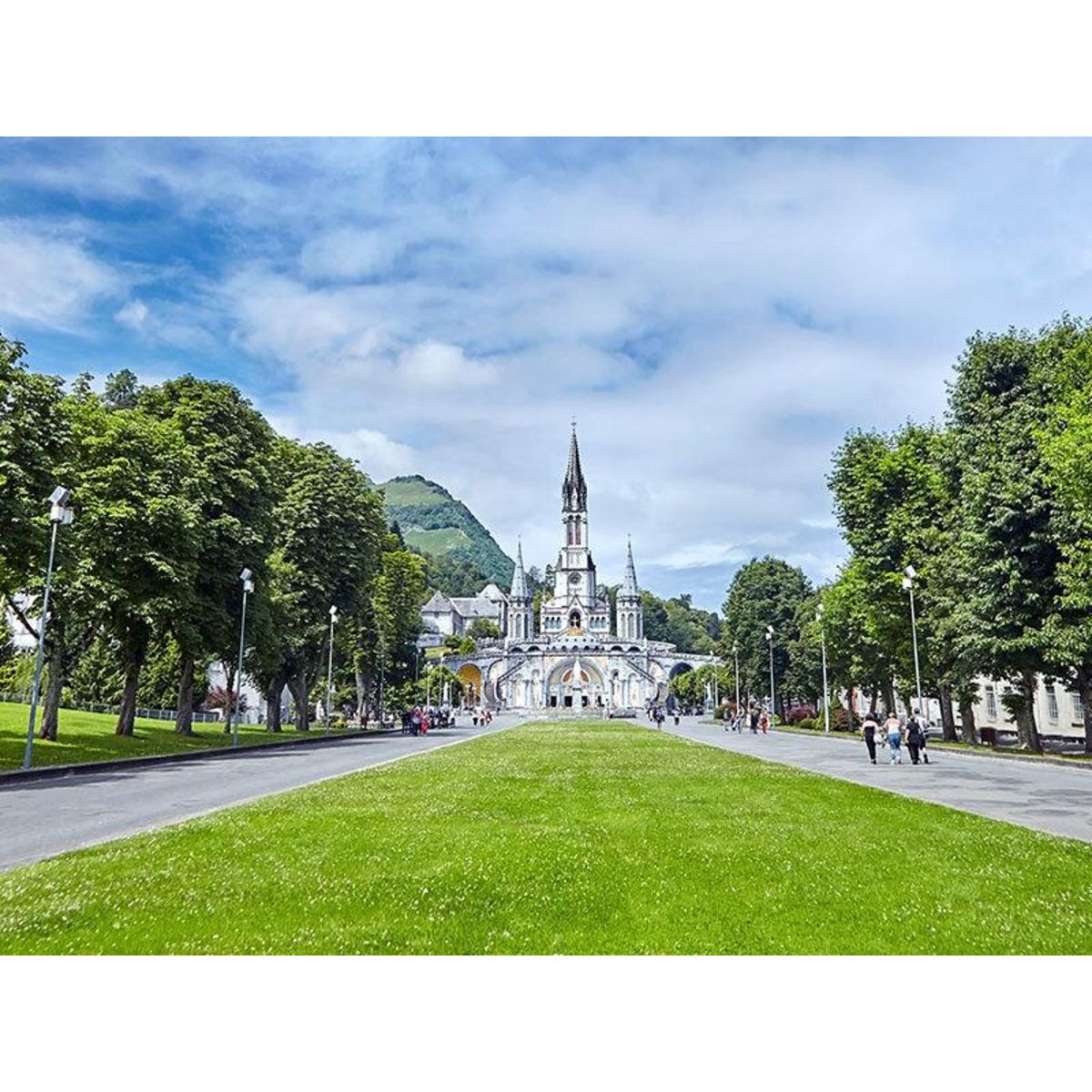Smartbox Visite guidée du Sanctuaire Notre-Dame de Lourdes - Coffret Cadeau Multi-thèmes