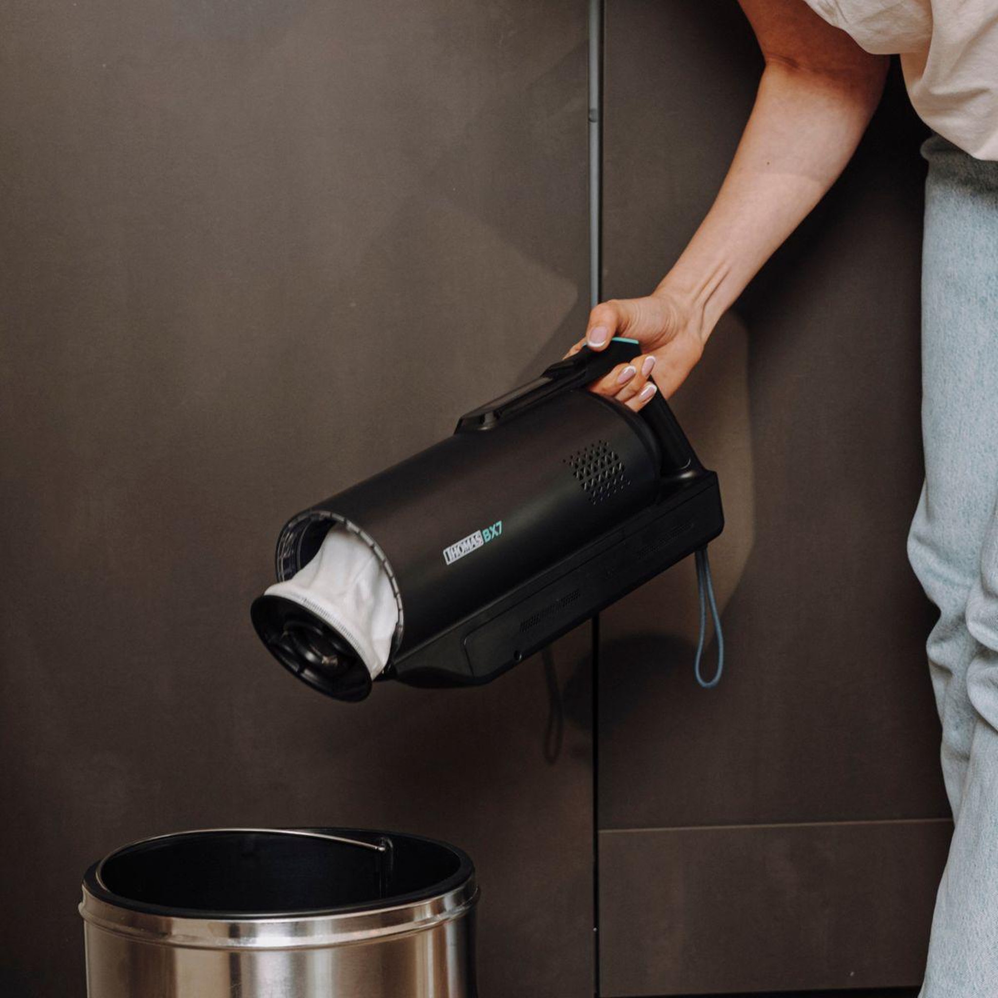 Voir la diapositive 4 : Thomas Aspirateur balai avec sac bx7
