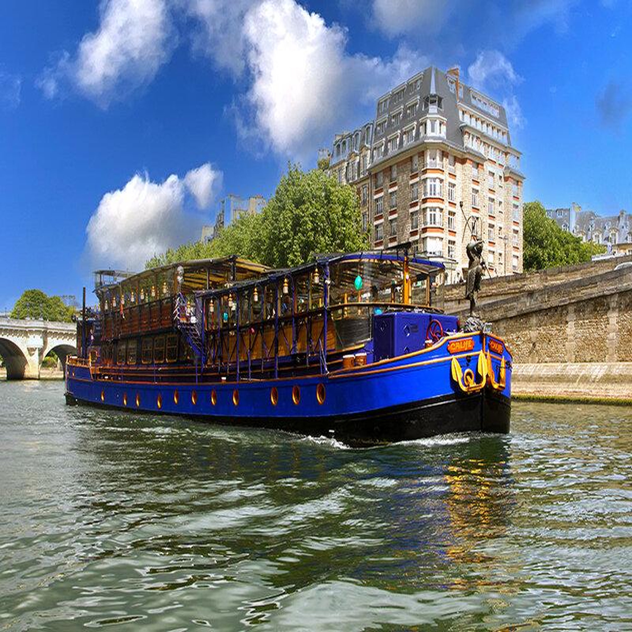 Voir la diapositive 2 : Smartbox 2h de croisière sur la seine avec cocktail et déjeuner gastronomique en famille - coffret cadeau gastronomie