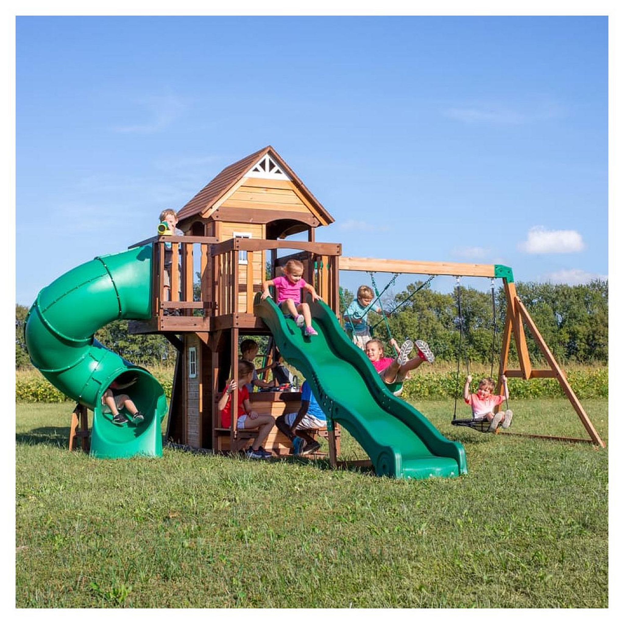 Voir la diapositive 2 : Backyard Discovery Portique Cedar Cove 2 toboggans + tour