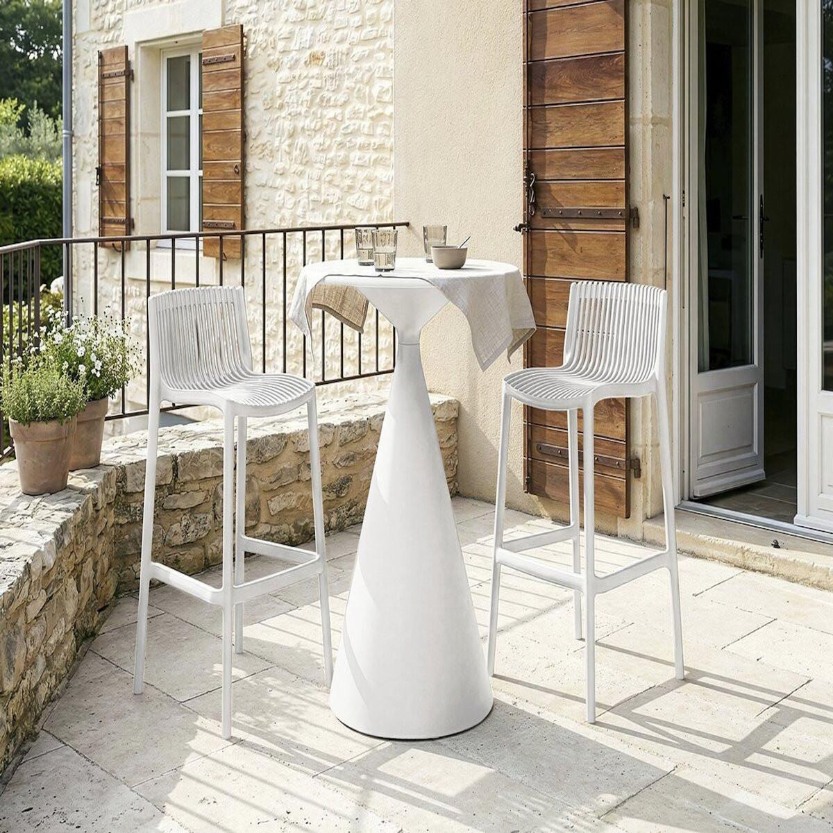 Habitat et Jardin Lot de 2 chaises hautes empilables en plastique  Néora  - Blanc