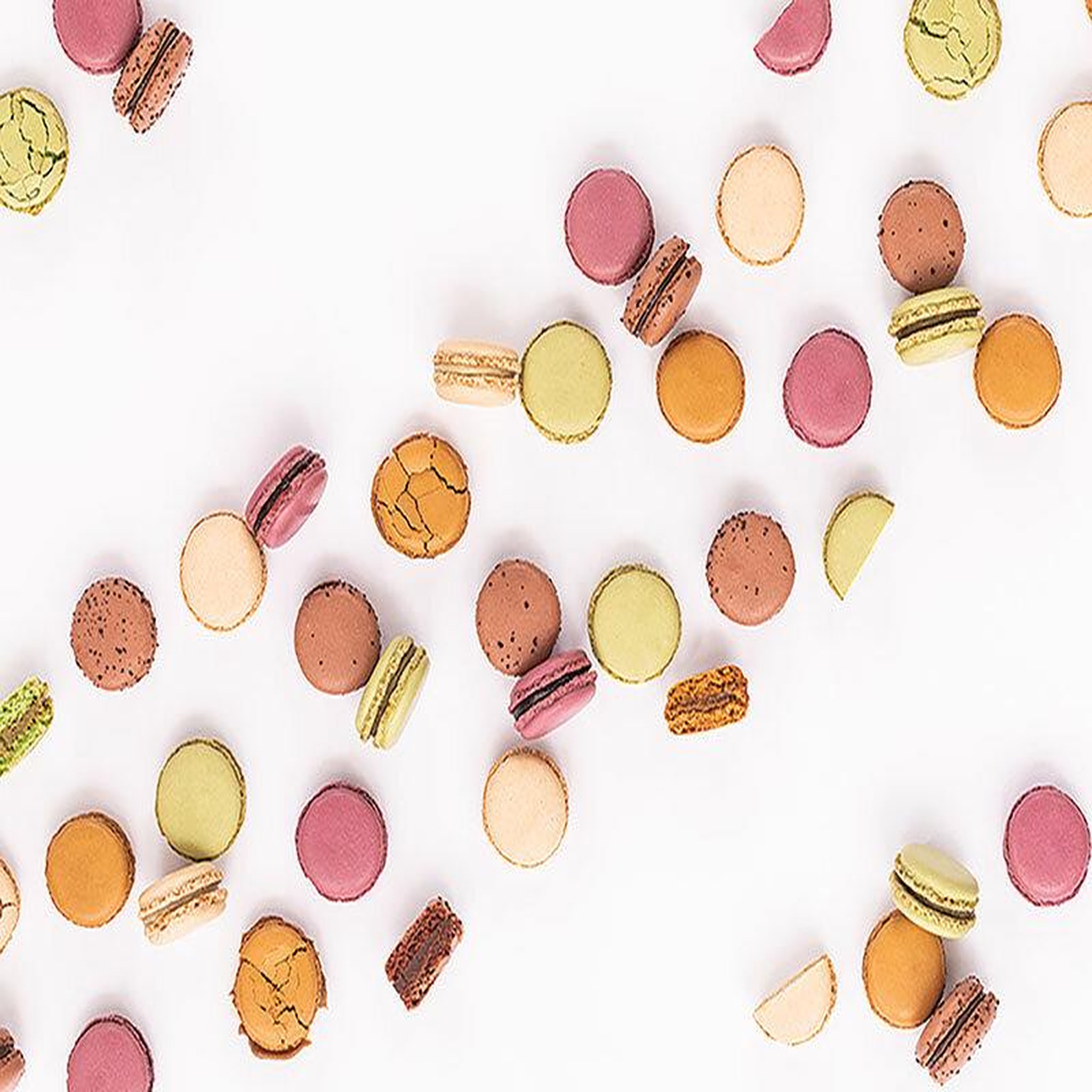 Voir la diapositive 2 : Smartbox Coffret signé fauchon : 32 macarons avec bouteille de champagne livré à domicile - coffret cadeau gastronomie