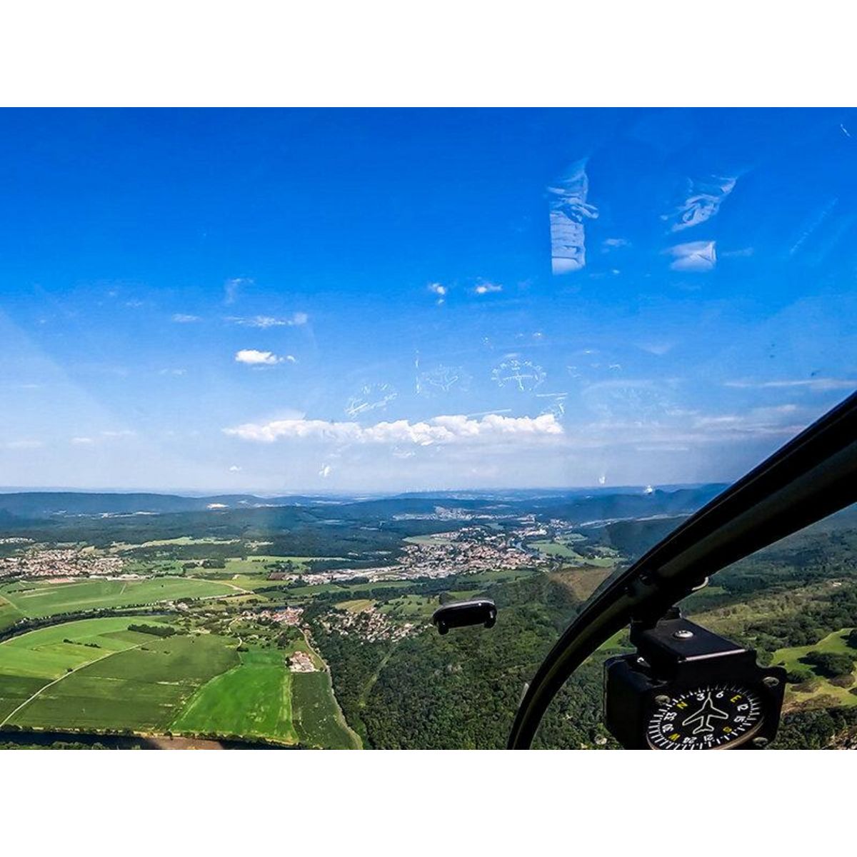 Smartbox Vol en hélicoptère de 30 min au-dessus de Besançon et ses environs - Coffret Cadeau Sport & Aventure