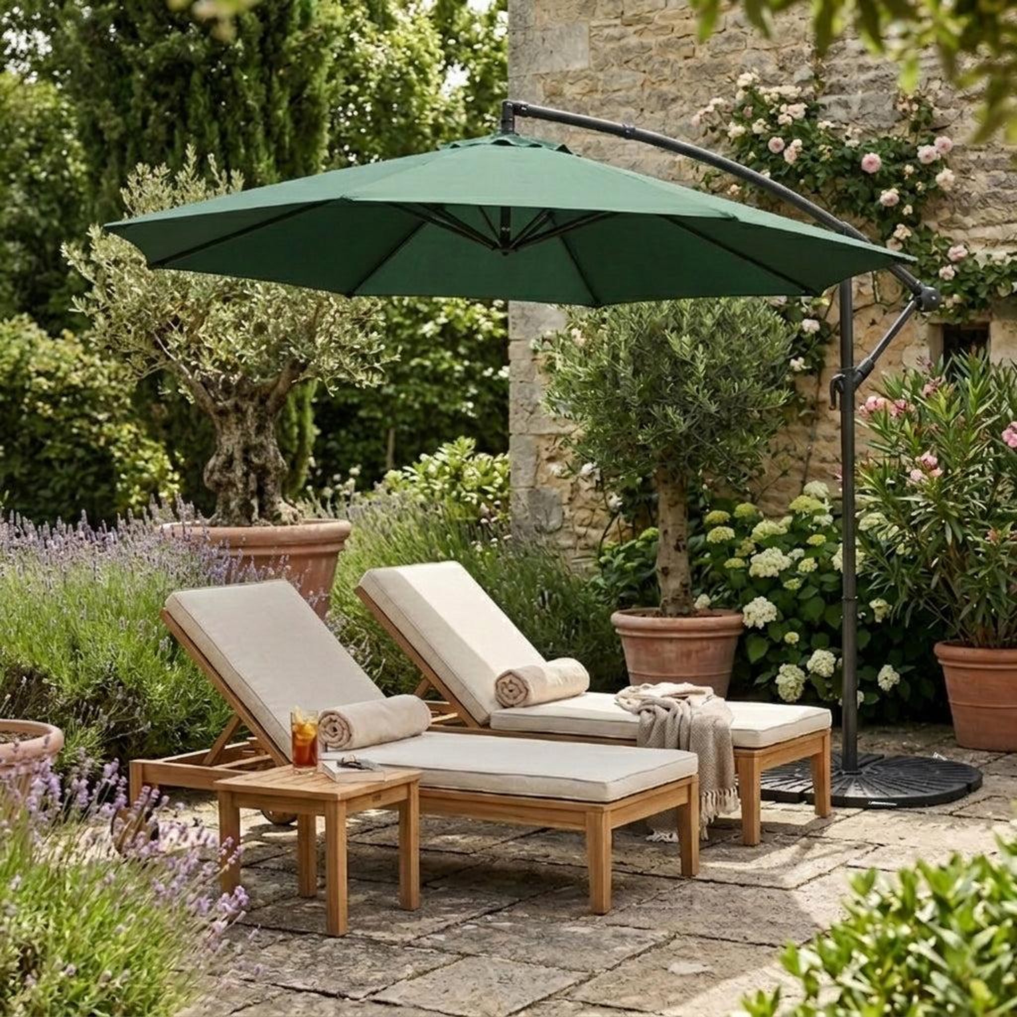 Voir la diapositive 4 : Monster Parasol Banane à Mât Déporté 3 m & 4 Pieds en Éventail