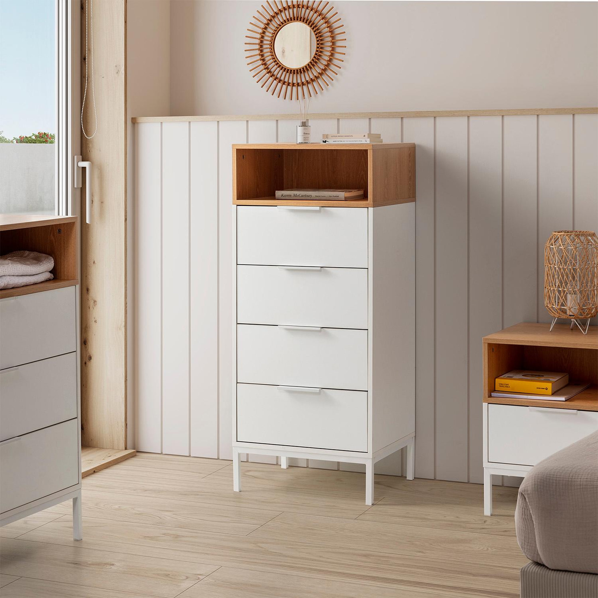 Voir la diapositive 2 : VS VENTA-STOCK Commode haute Nieve 4 tiroirs couleur Blanc