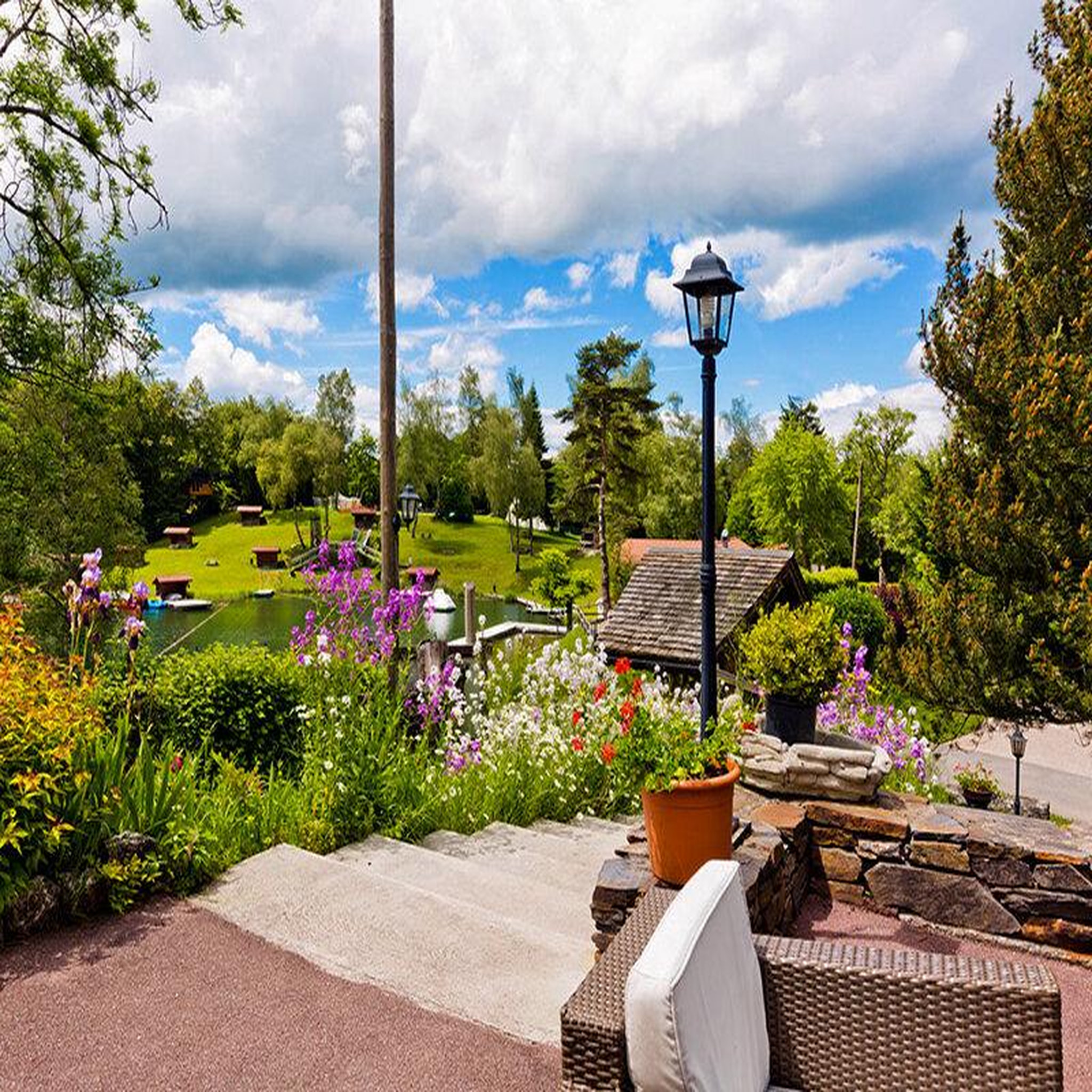 Voir la diapositive 3 : Smartbox Escapade paisible en montagne : 5 jours en chalet alpin près du lac léman - coffret cadeau séjour