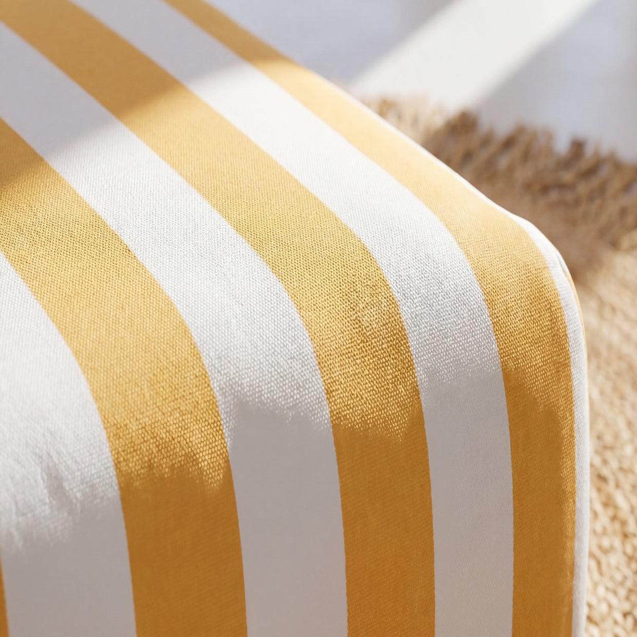 Voir la diapositive 5 : CASANOVA PARIS Elvis - pouf tissu rayé