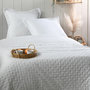 Voir la diapositive 1 : Lovely Casa Couvre lit boutis réversible 240x220 avec 2 taies coloris blanc
