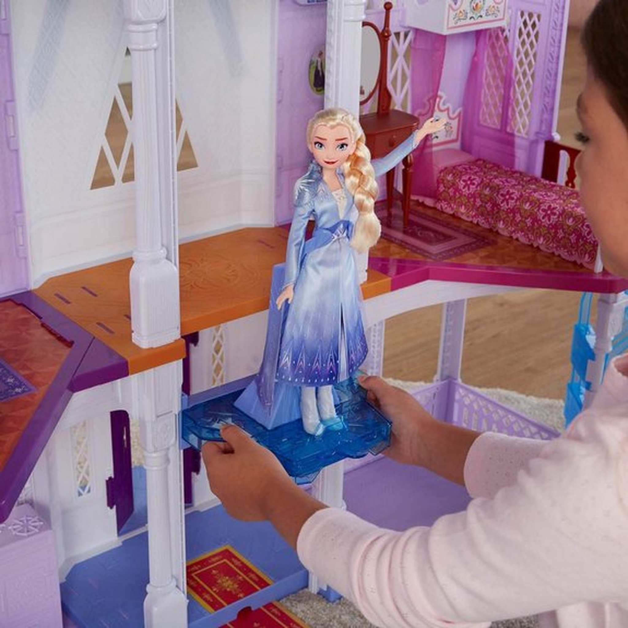 Voir la diapositive 8 : Frozen L'extraordinaire château d'Arendelle 150x122 cm - La Reine des Neiges 2