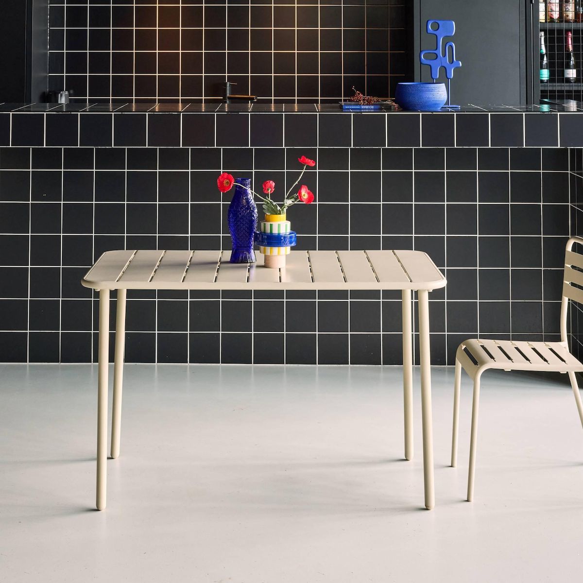 SWEEEK Table de jardin métal 4 places, Amelia L 120 x 70 x 72,5cm