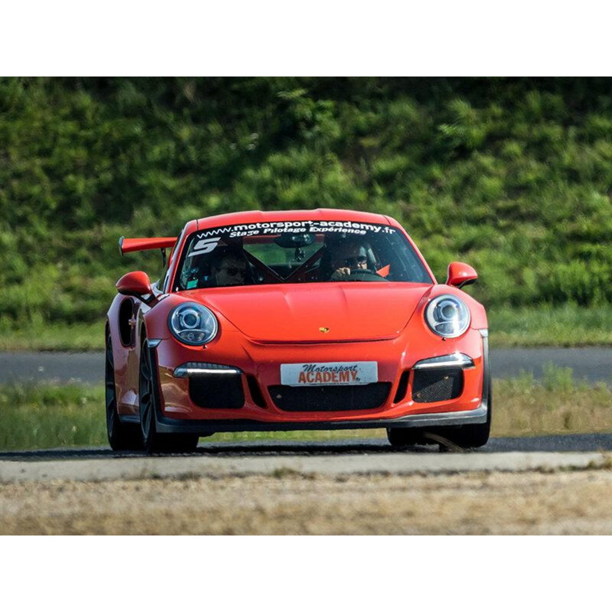 Smartbox Stage de pilotage : 2 tours en Alpine ou en Porsche sur le circuit de Magny Cours - Coffret Cadeau Sport & Aventure