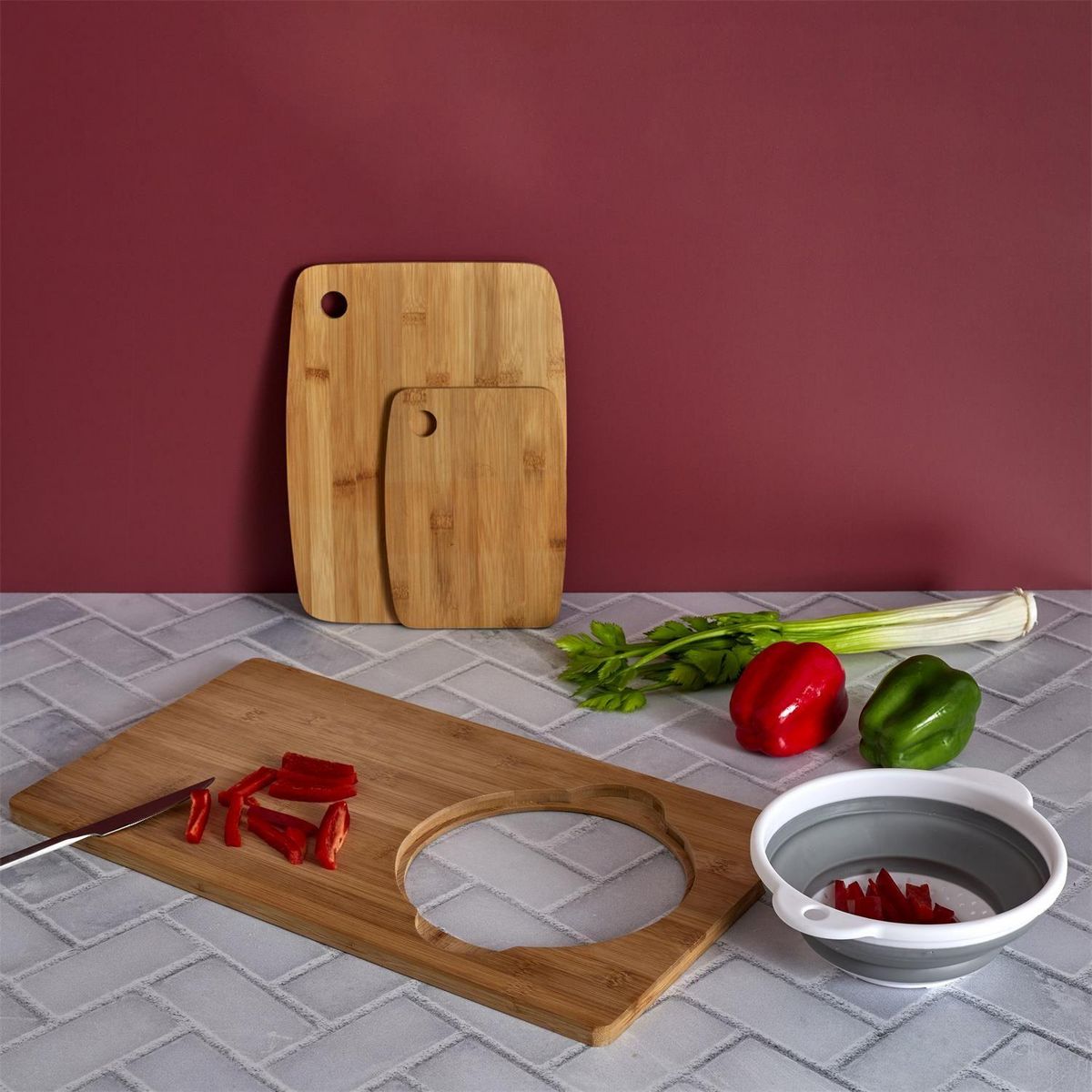 The Home Deco Factory Planche à découper avec passoire intégrée - Marron