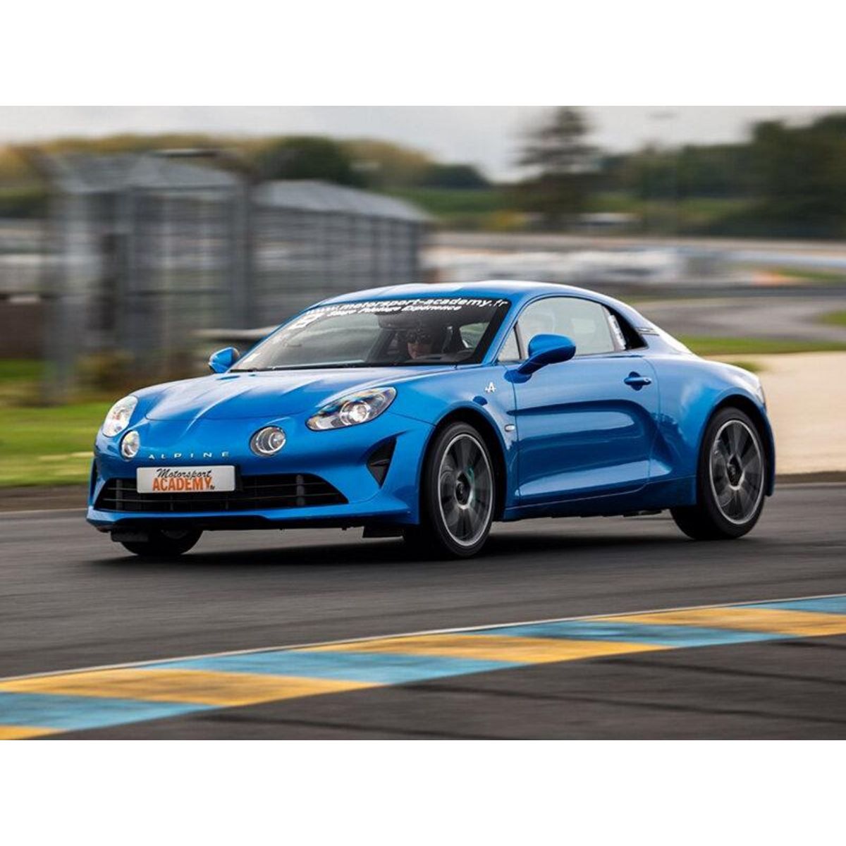 Smartbox Stage de pilotage : 2 tours en Alpine ou en Porsche sur le circuit de Magny Cours - Coffret Cadeau Sport & Aventure