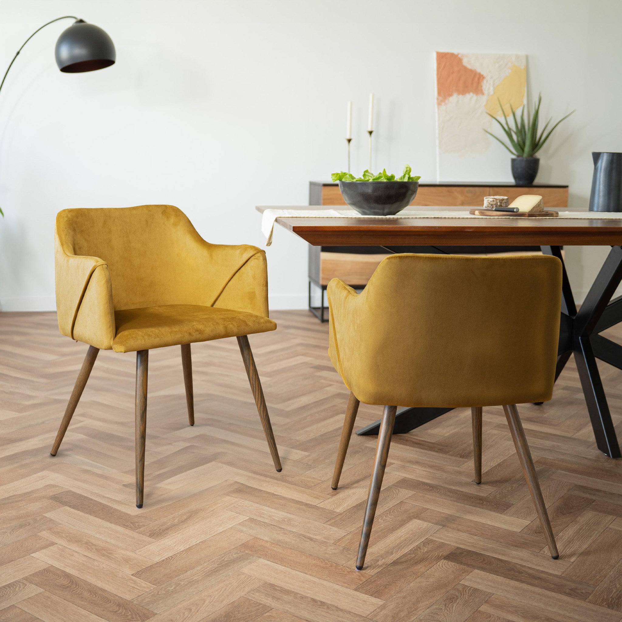 Voir la diapositive 2 : MAISON PAVANE Lot de 2 chaises avec accoudoirs en velours jaune moutarde-daisy