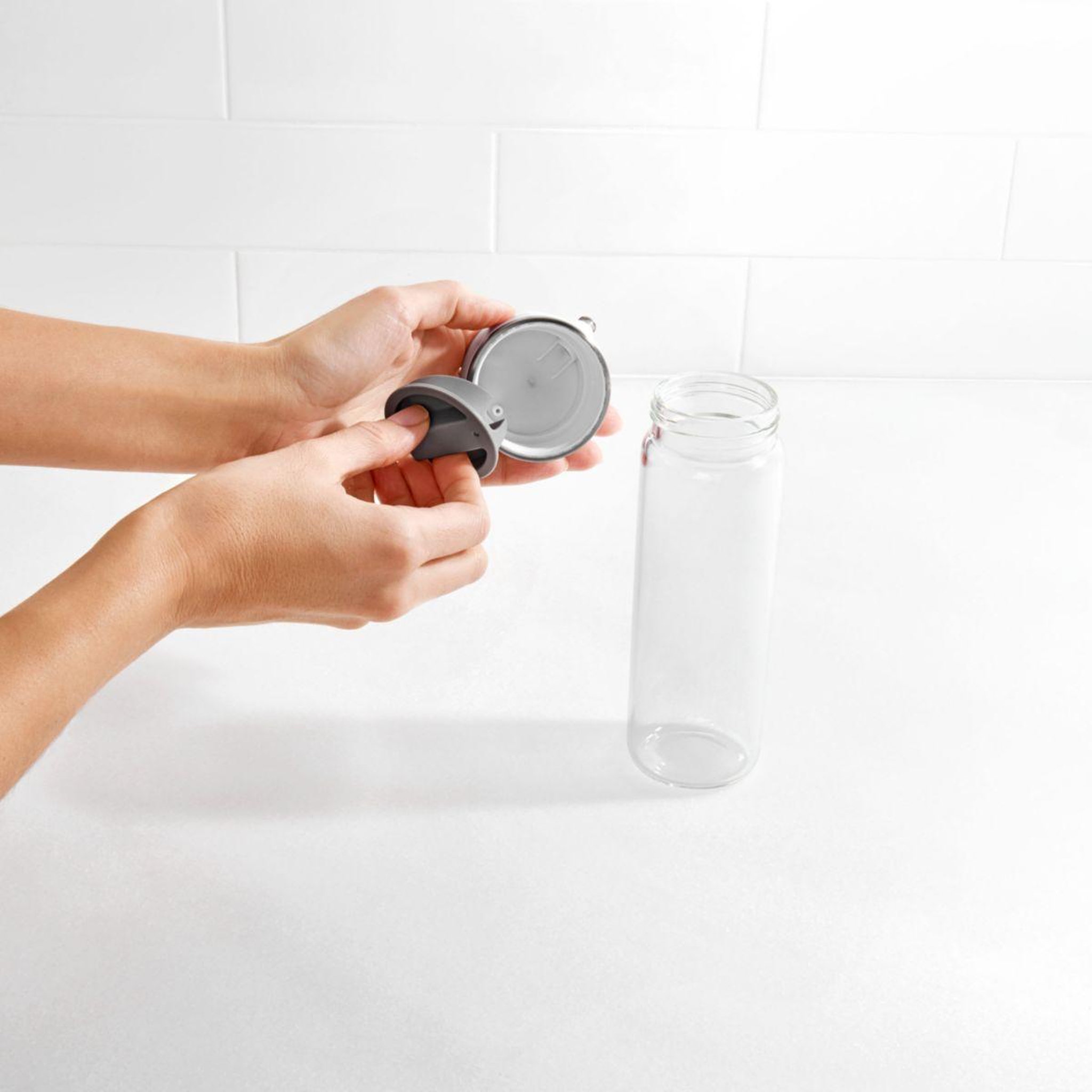 Voir la diapositive 5 : OXO Huilier en verre 355 ml