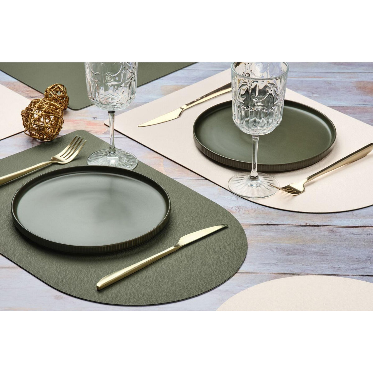 BJORN Set de table rectangovale réversible - 6 pièces - Cuir recyclé blanc crème et vert de gris