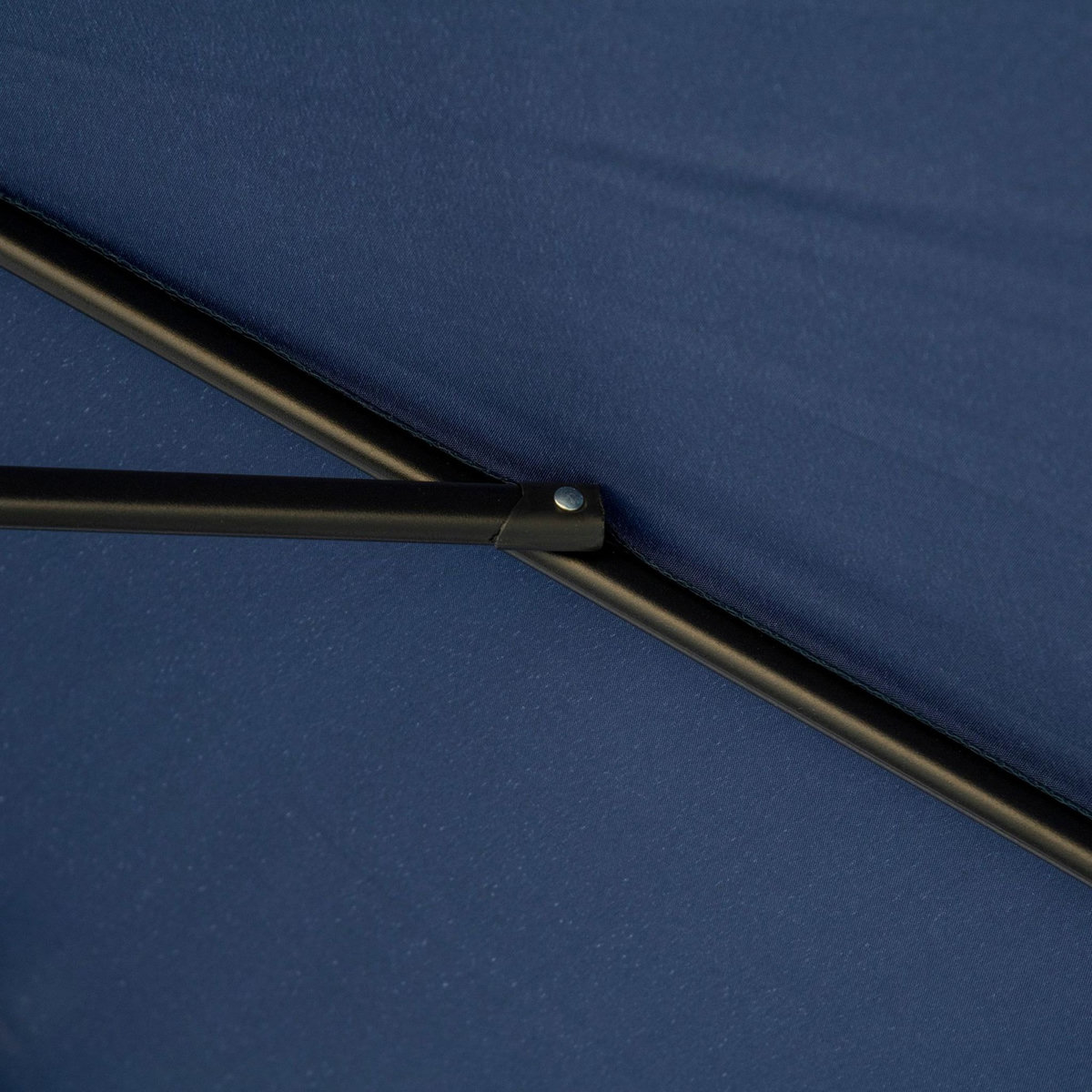 OUTSUNNY Parasol octogonal inclinable Ø 2,68 x 2,32H m mât acier noir polyester haute densité 180 g/m² bleu nuit