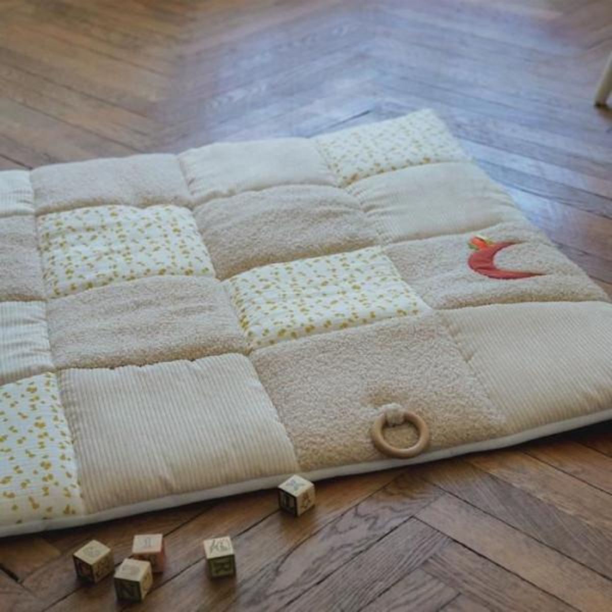 DOMIVA Tapis d'éveil - DOMIVA - Honey Moon - Patchwork - Anneau en bois et lune décorative