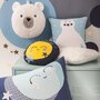 FUTURE HOME coussin coton bleu avec ours blanc 40x40cm kids