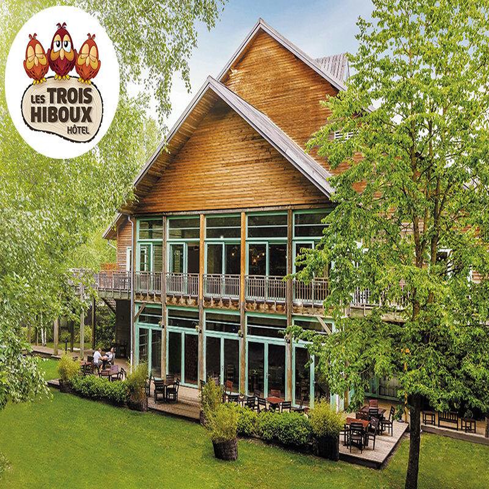 Voir la diapositive 2 : Smartbox Séjour parc astérix : billets d'entrée pour 2 adultes haute saison (2 jours) et nuit à l'hôtel les trois hiboux - coffret cadeau séjour