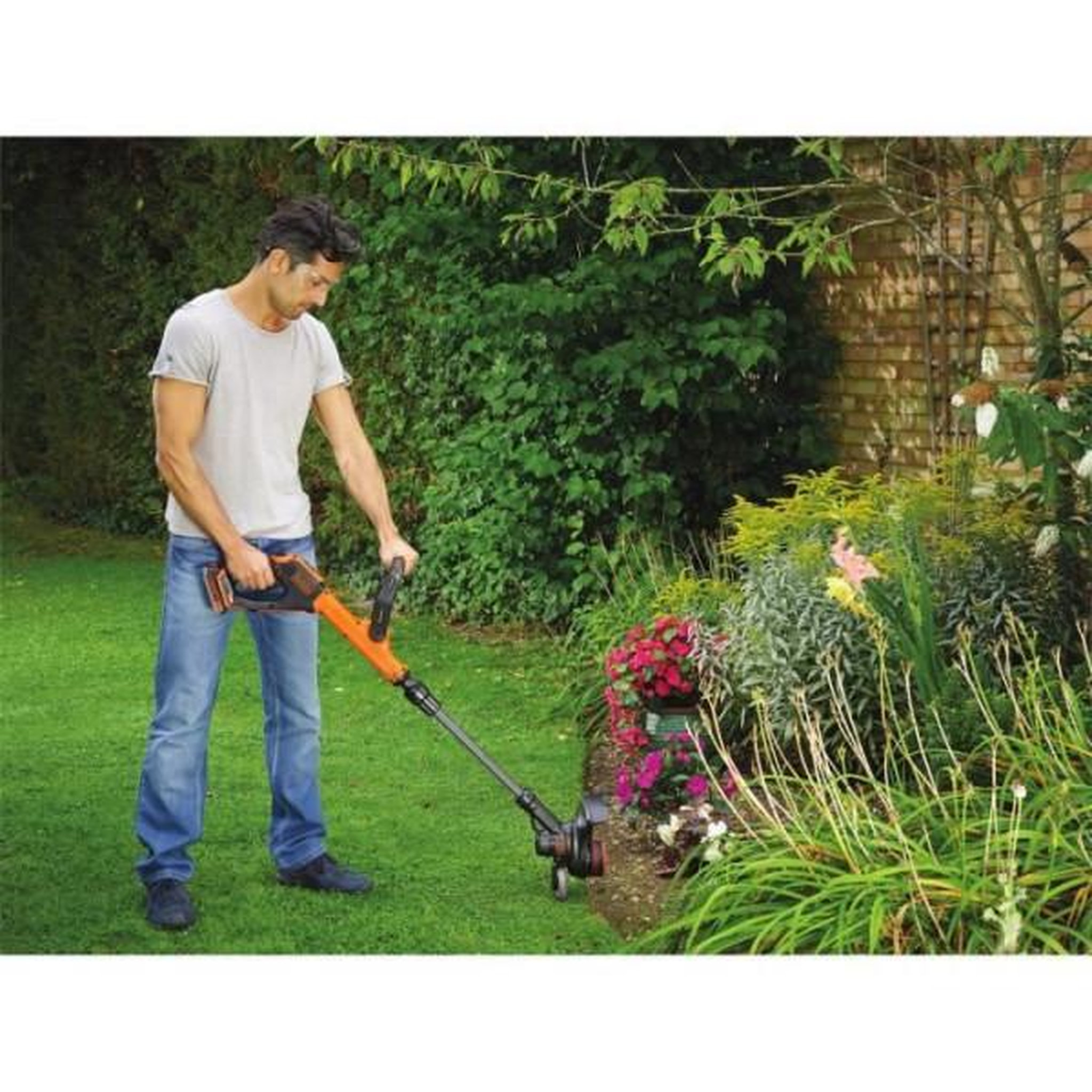 Voir la diapositive 2 : Black et Decker Coupe-Bordures Electrique Sans Fil 18V STC1820EPC-QW - BLACK+DECKER - 2 Vitesses Tete Pivotante 180°
