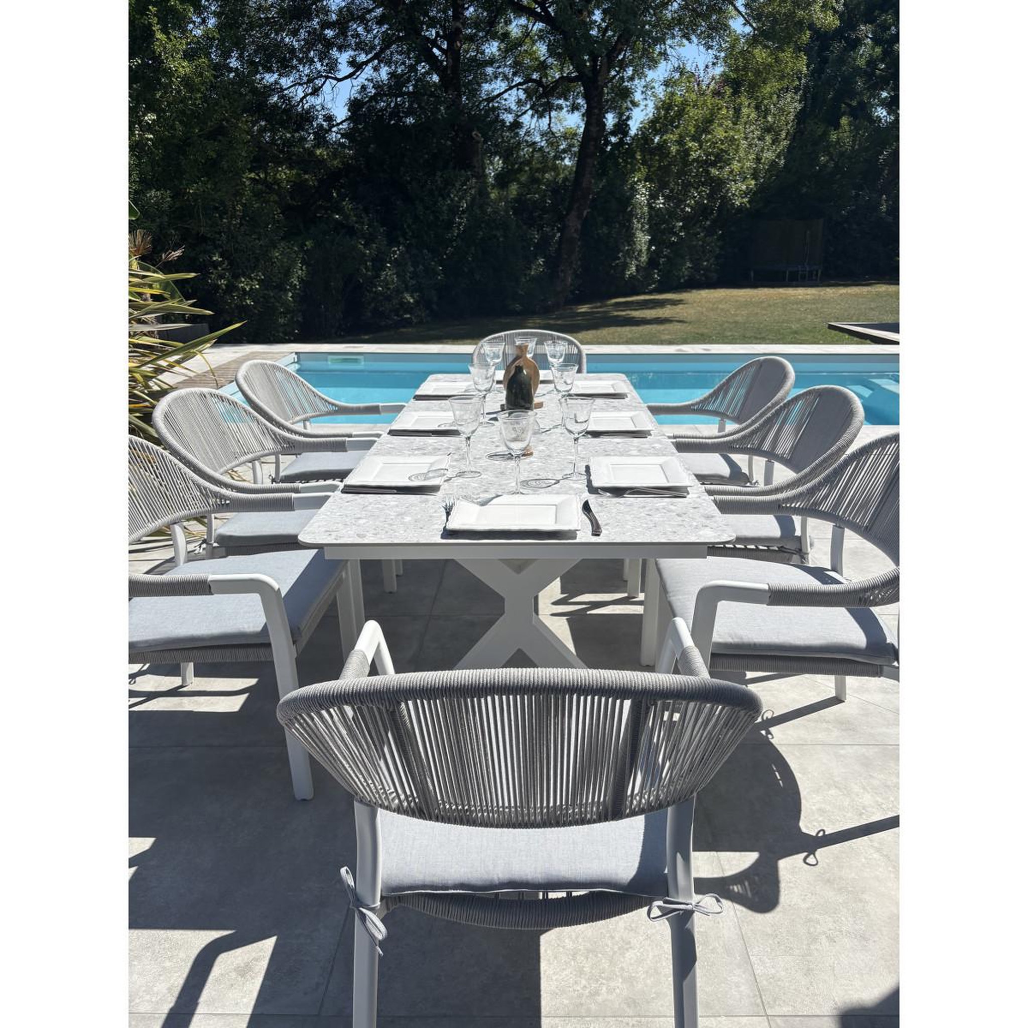 Voir la diapositive 4 : Paris Prix Ensemble table de jardin & 8 fauteuils  abella  220cm blanc