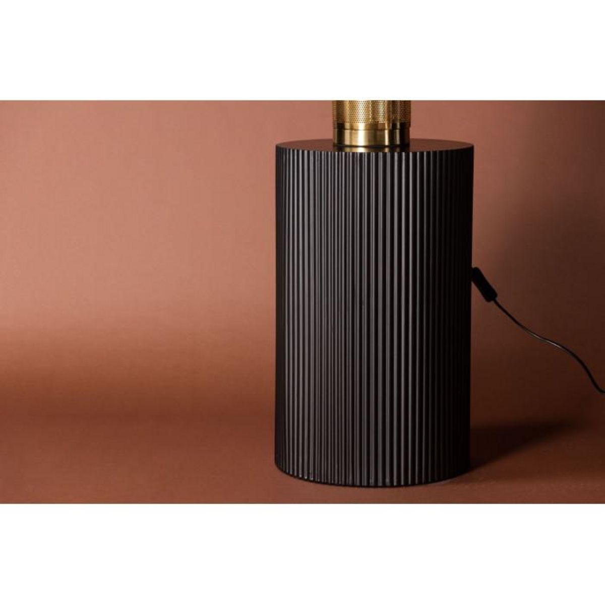 Paris Prix Table d'Appoint Nervurée  Lenox  50cm Noir