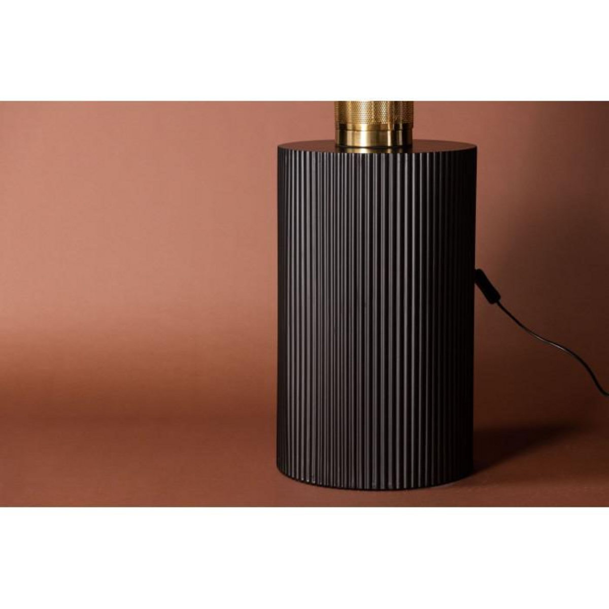 Paris Prix Table d'Appoint Nervurée  Lenox  50cm Noir