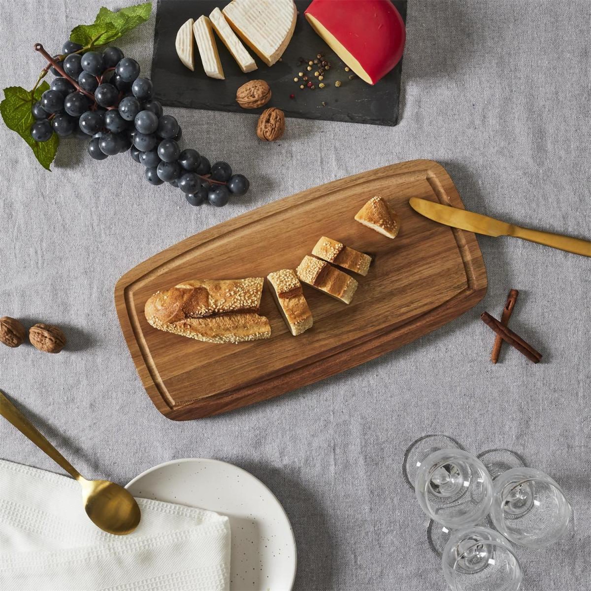 Voir la diapositive 2 : The Home Deco Factory Planche à Pain en Bois  Acacia  36cm Naturel