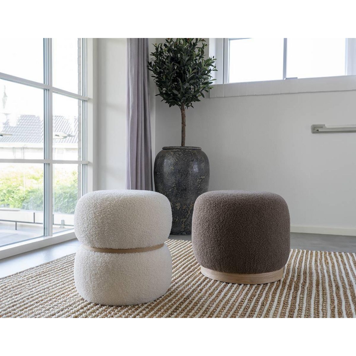 LISA DESIGN Kasia - pouf - en tissu bouclette