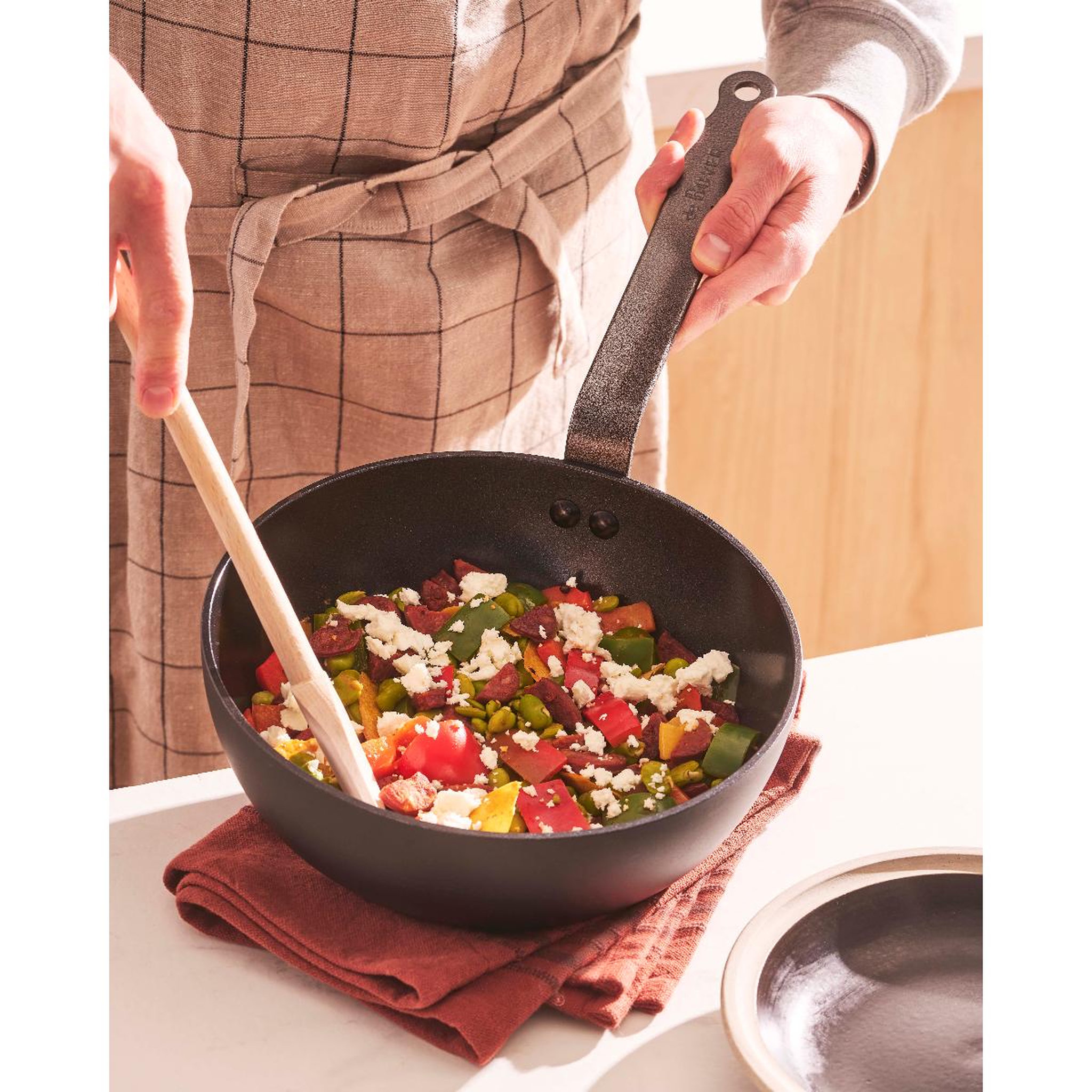 Voir la diapositive 3 : De buyer Sauteuse bombée antiadhésive céramique 28cm - 8228.28
