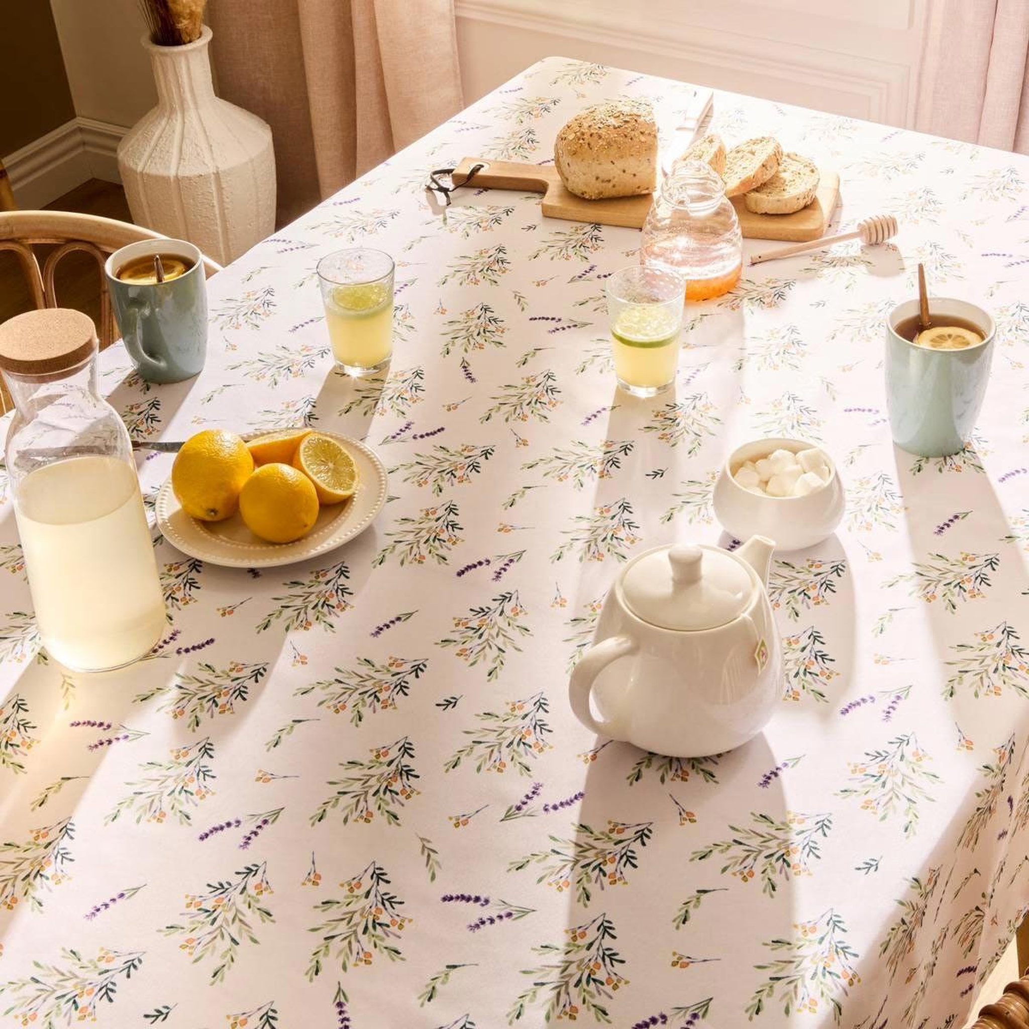 Voir la diapositive 3 : ATMOSPHERA Nappe antitache imprimée  garrigue  140x240cm blanc
