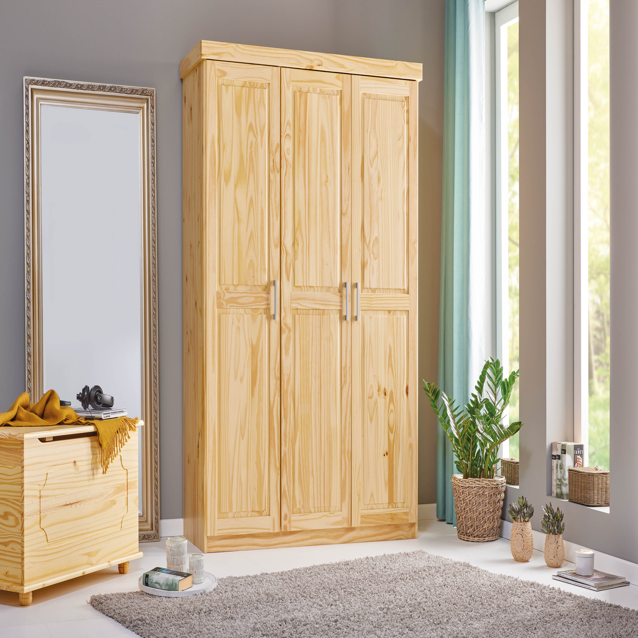 Voir la diapositive 6 : Armoire penderie vernie en pin massif - PELLE