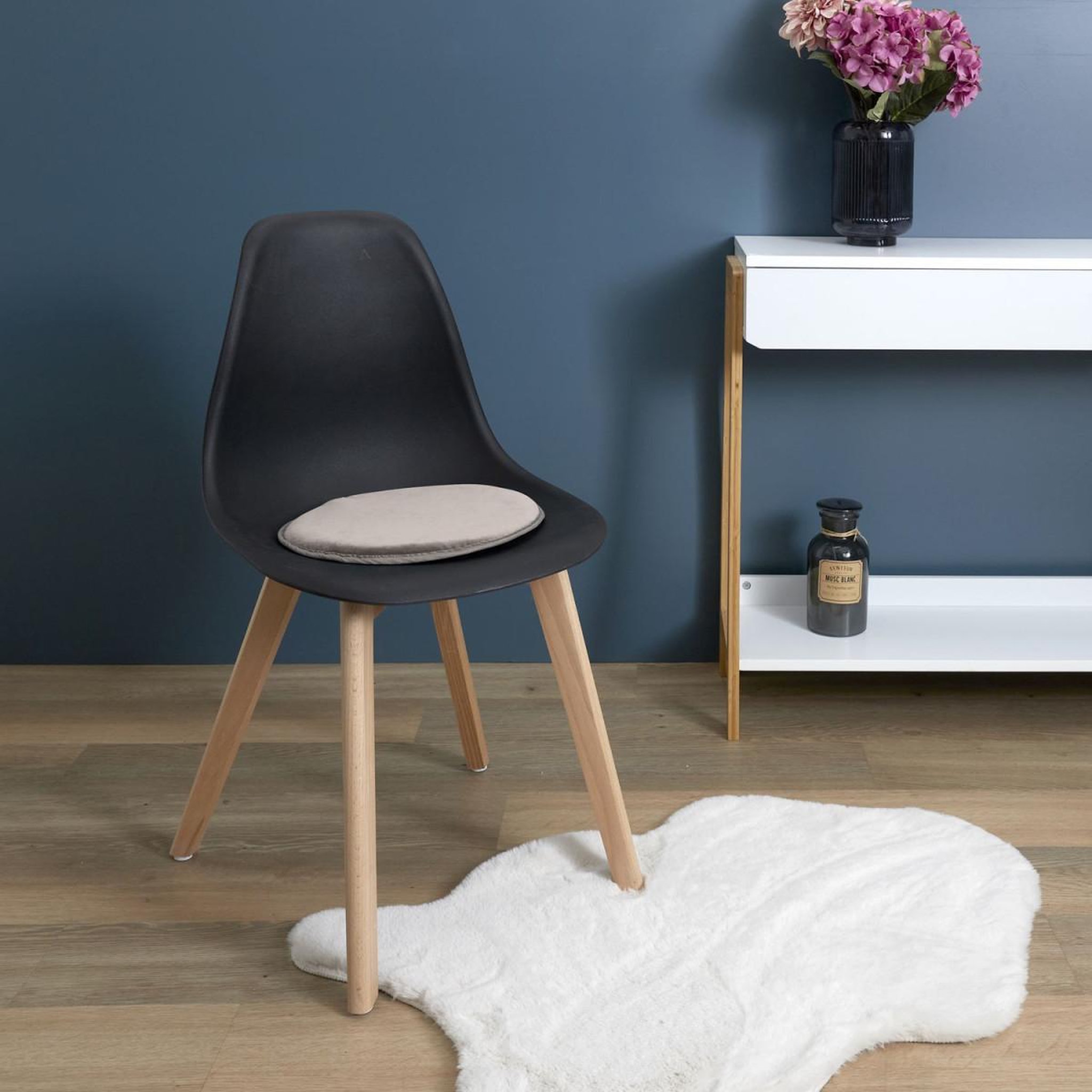 Voir la diapositive 2 : The Home Deco Factory Lot de 6 galettes de chaise  velours  34cm taupe