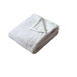 TOILINUX Plaid AZURA imitiation fourrure et flanelle. Coloris disponibles : Blanc, Gris