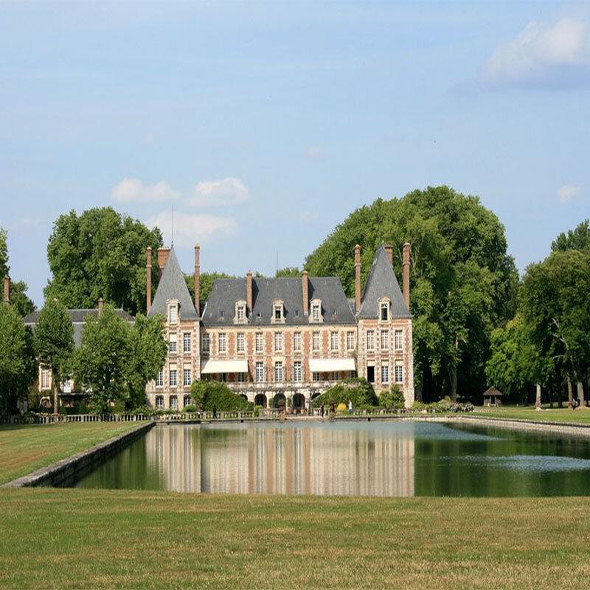 Voir la diapositive 3 : Smartbox Vol en hélicoptère de 30 min au-dessus du château de vaux-le-vicomte - coffret cadeau sport & aventure