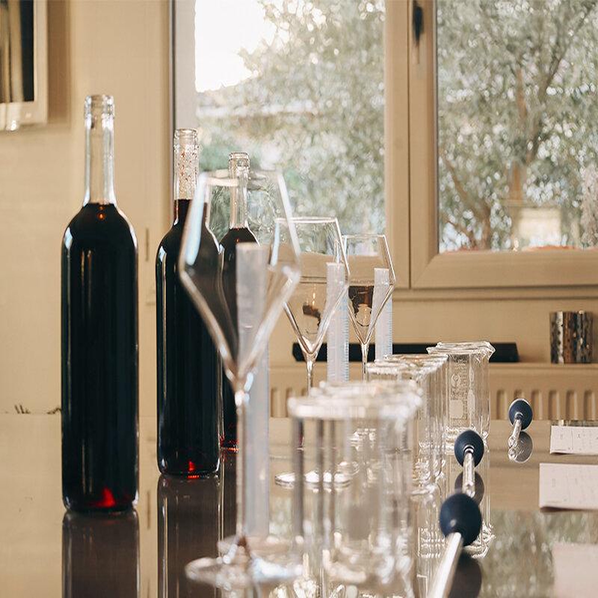 Voir la diapositive 2 : Smartbox Dégustation de vins, création avec assemblage d'une cuvée personnalisée à bordeaux pour 1 personne - coffret cadeau gastronomie