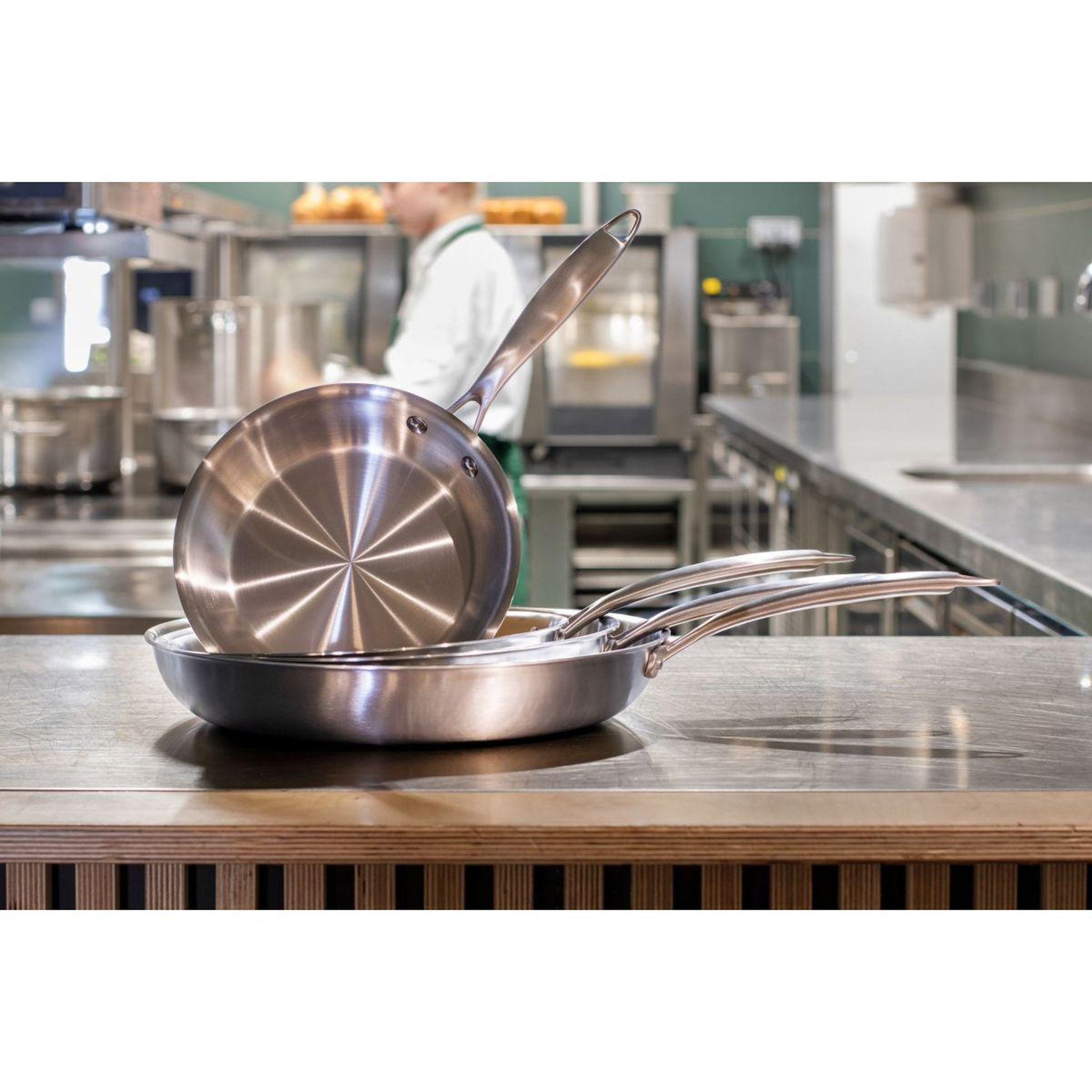 Voir la diapositive 3 : MENASTYL Batterie de cuisine 2 poeles trinox 24/28cm