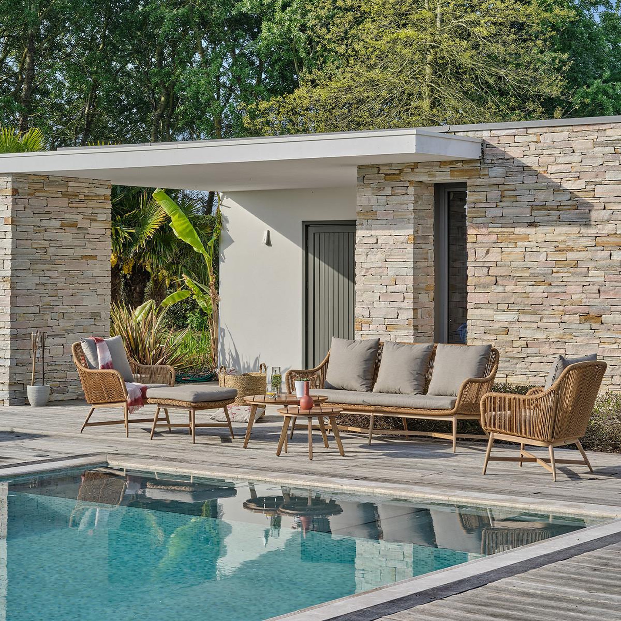 Voir la diapositive 3 : DCB GARDEN Salon de Jardin 5 Places  Palmas  188cm Naturel & Gris