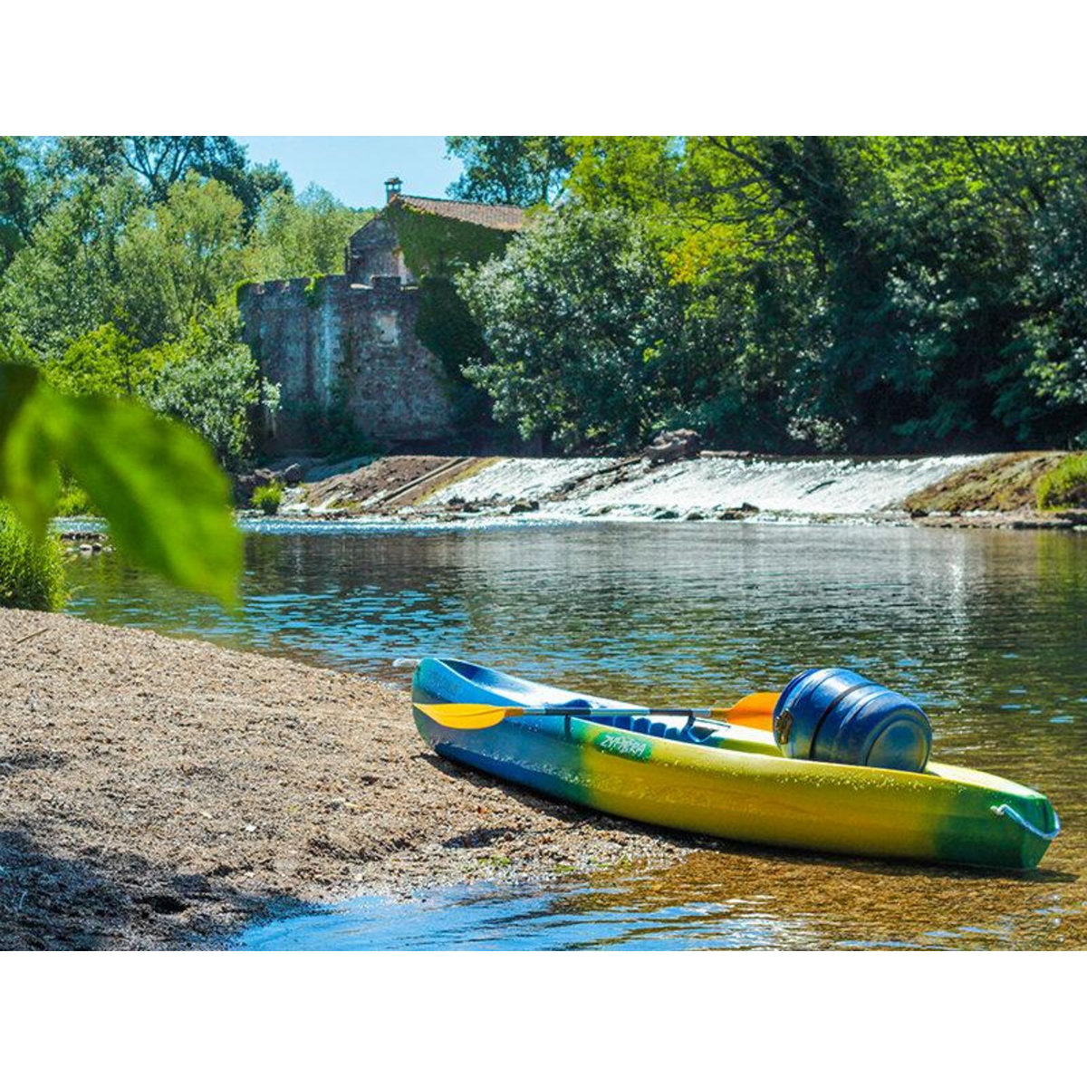 Smartbox Balade nautique en famille : une descente en canoë triplace ou canadia 4 places près d'Alès - Coffret Cadeau Sport & Aventure