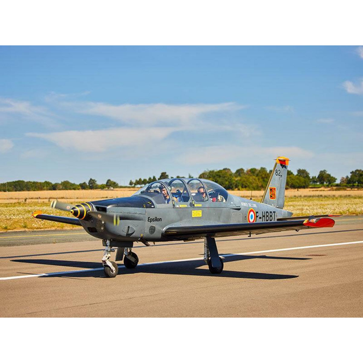 Smartbox Vol en avion militaire emblématique avec voltiges de 25 min près de Paris - Coffret Cadeau Sport & Aventure