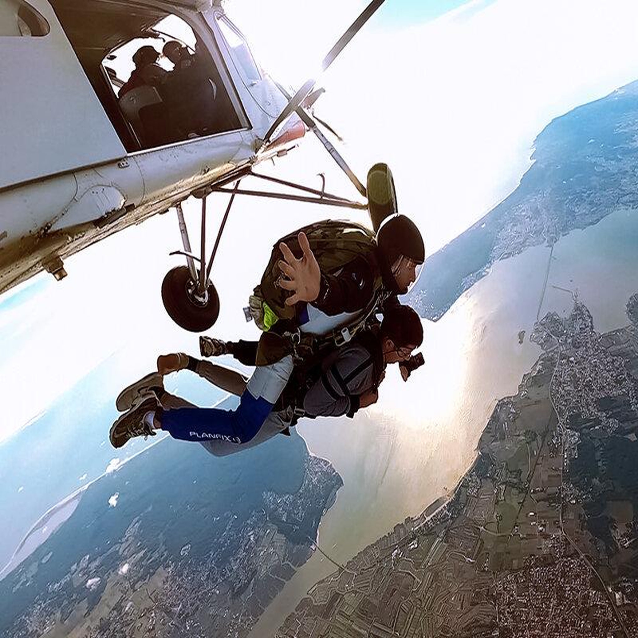 Voir la diapositive 2 : Smartbox Saut en parachute avec vidéo ou photos sur le littoral atlantique - coffret cadeau sport & aventure