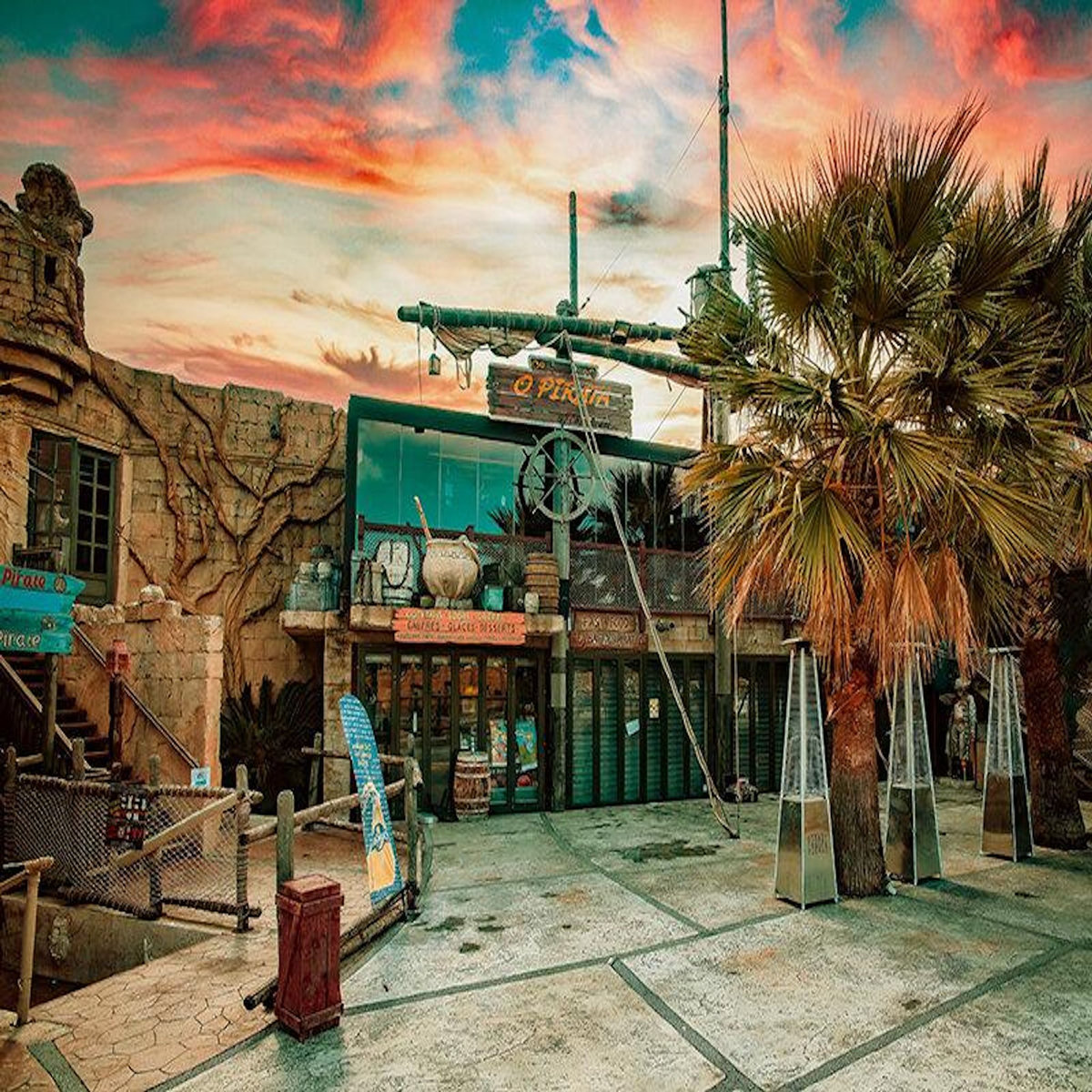 Smartbox Journée en famille : 4 entrées pour le parc aquatique Pirates World au Cap d'Agde - Coffret Cadeau Sport & Aventure