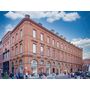 Voir la diapositive 2 : Smartbox 2 jours en hôtel 4* avec vue sur le Capitole à Toulouse - Coffret Cadeau Séjour