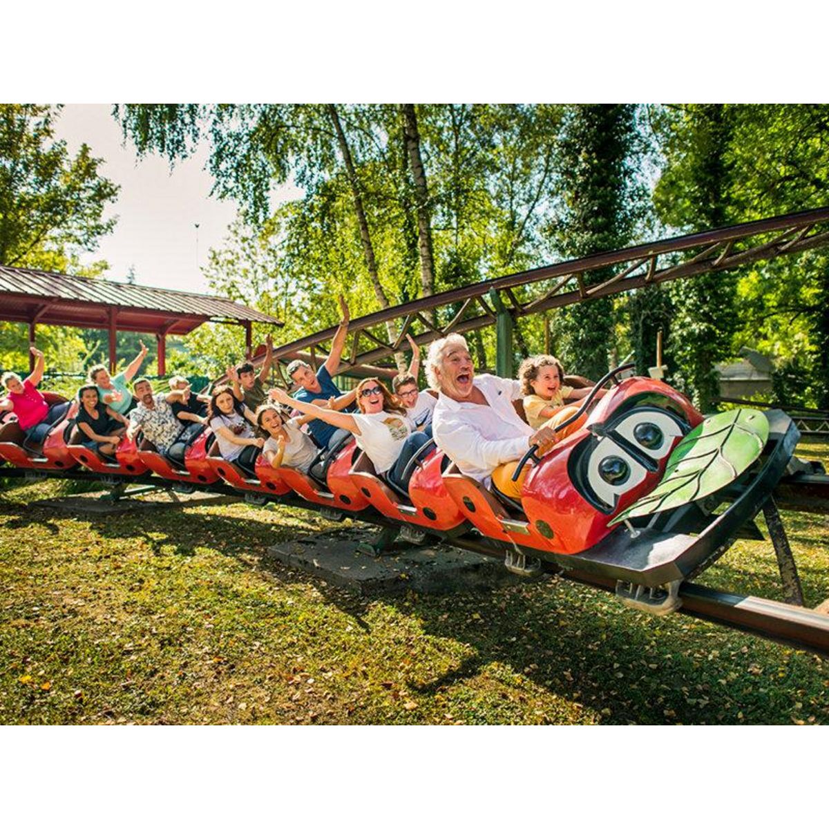 Smartbox Journée amusante : 2 entrées Grand Visiteur et 1 entrée enfant pour le parc Walibi Rhône-Alpes - Coffret Cadeau Multi-thèmes